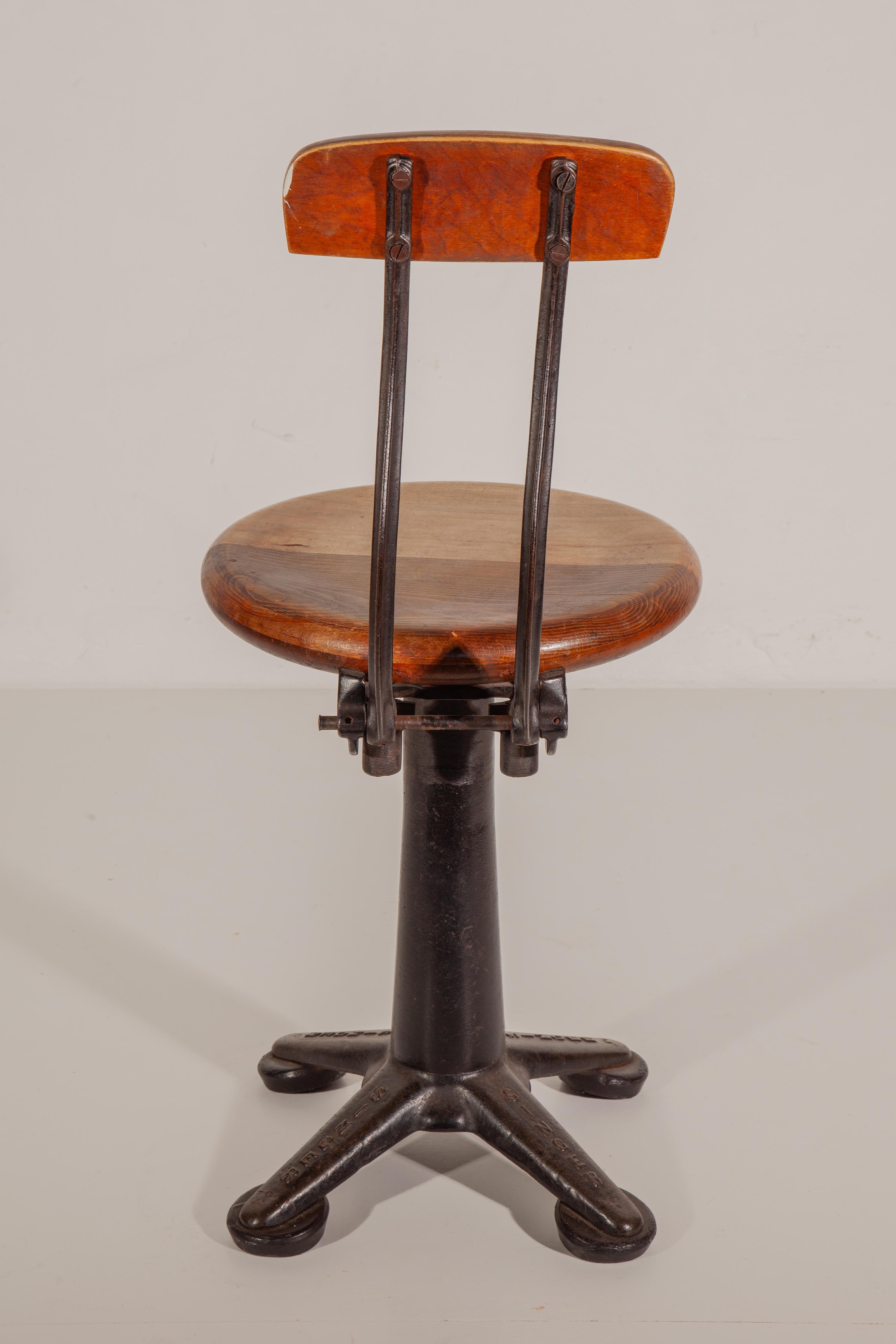 Antiker Satz von sechs verstellbaren Singer-Nähstühlen, Hocker, 1920er Jahre (Eisen) im Angebot