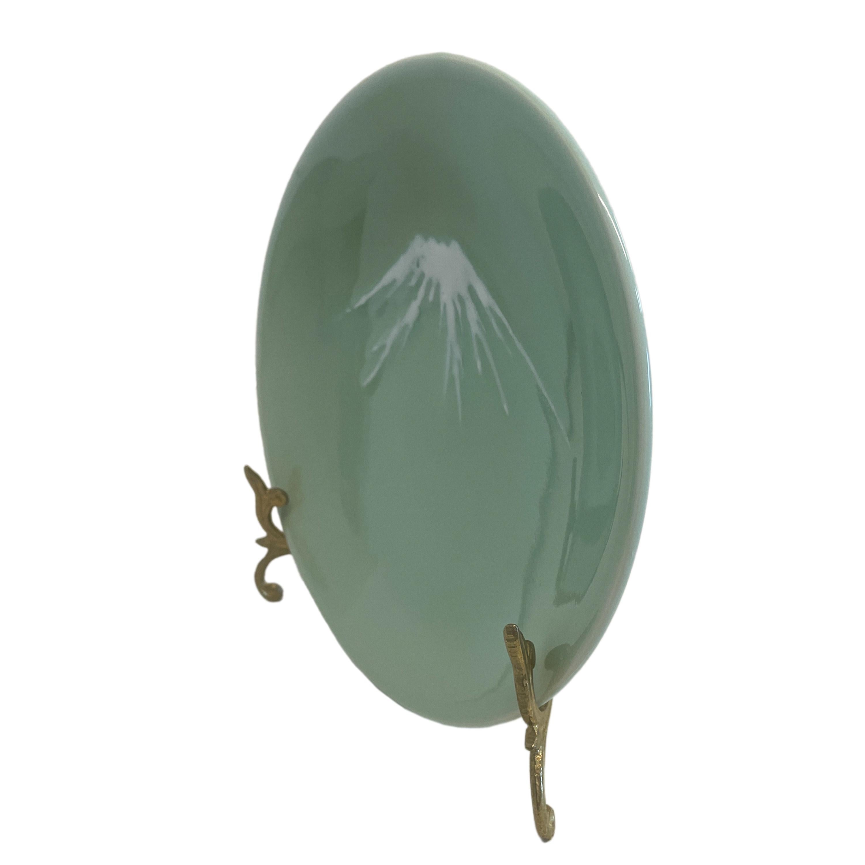 Antiker Satz von zehn japanischen Nabeshima Mt Fuji Celadon Keramik 8,5 