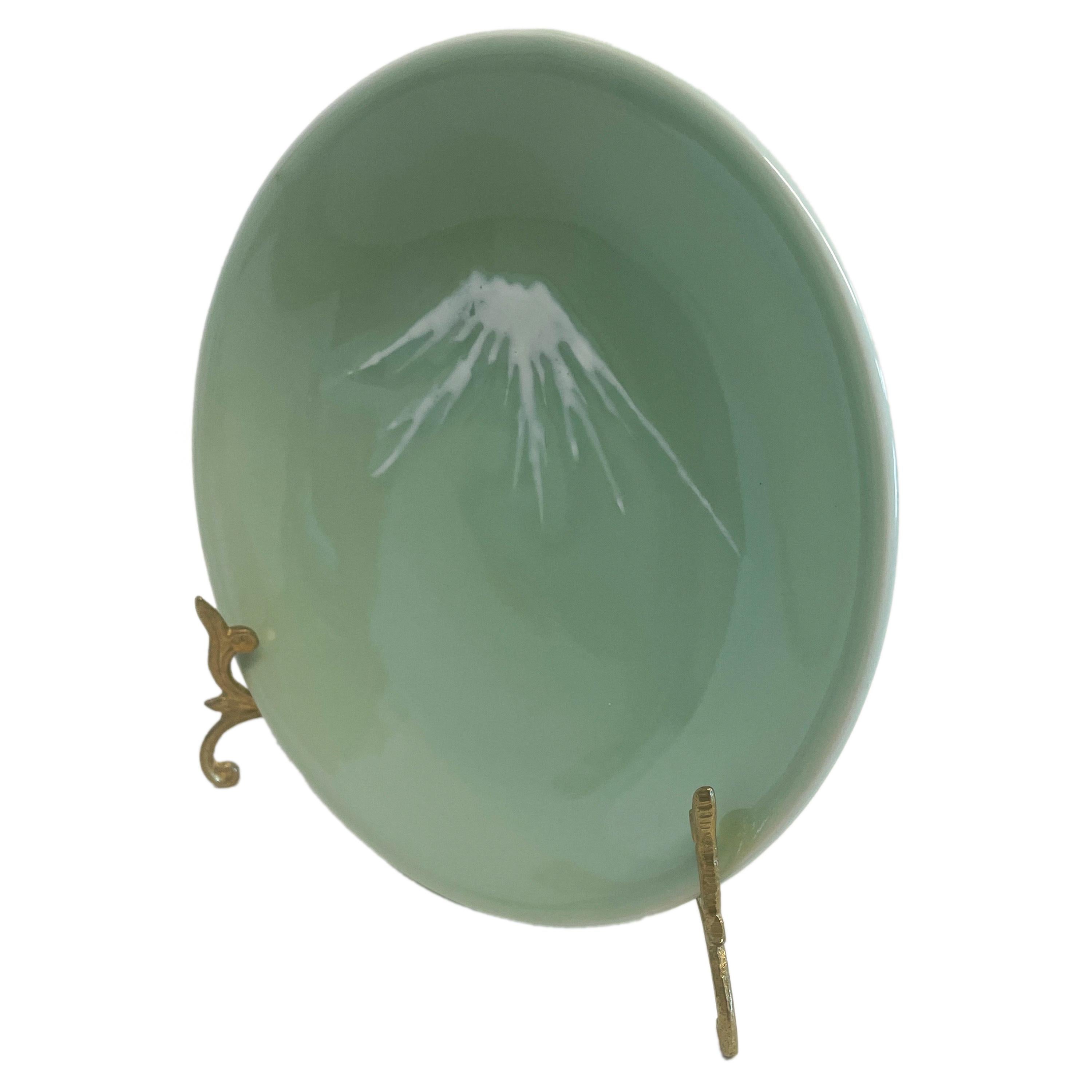 Antiker Satz von zehn japanischen Nabeshima Mt Fuji Celadon Keramik 8,5 