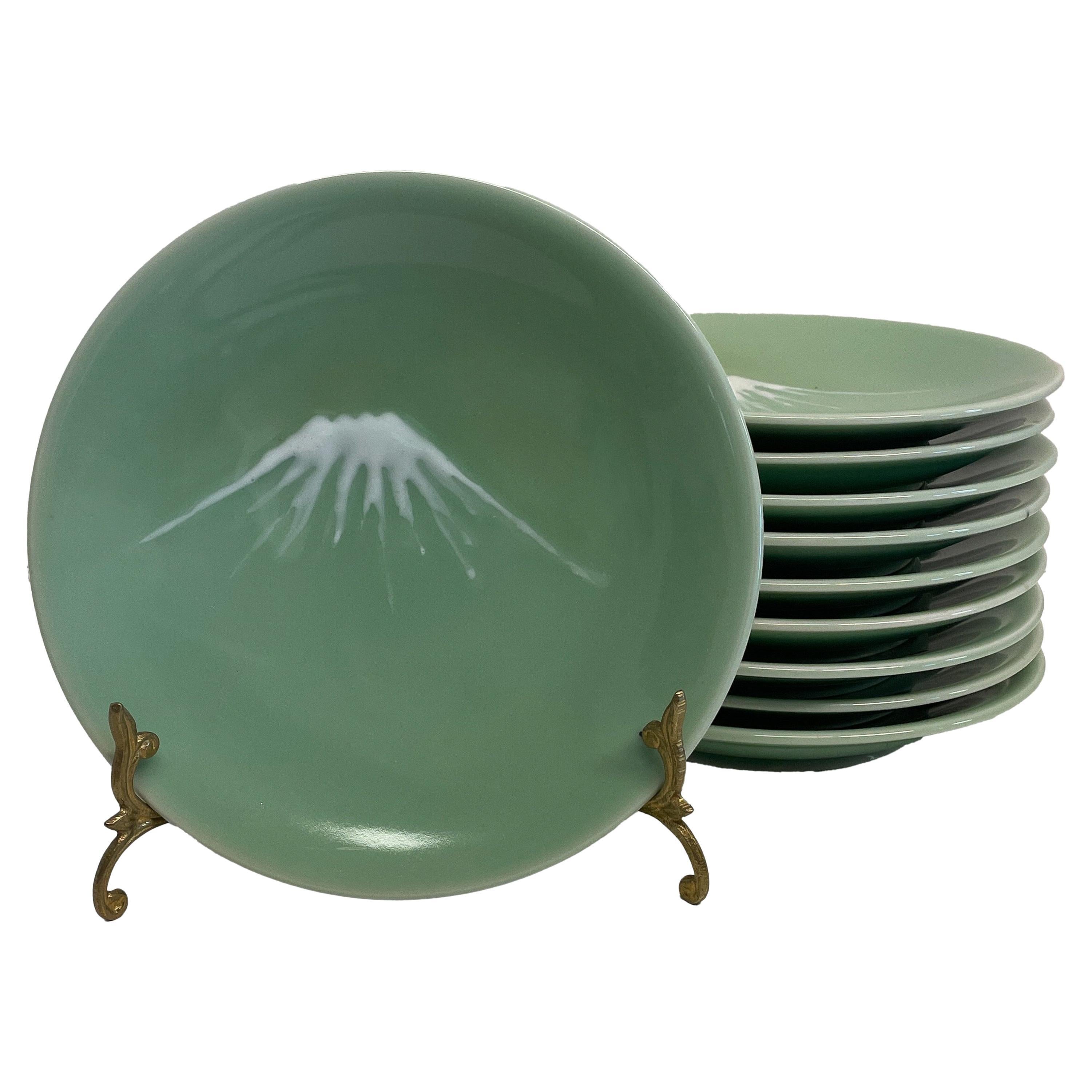 Antiguo Juego de Diez Platos Japoneses Nabeshima Mt Fuji Celadon Cerámica 8.5" 1900 en venta