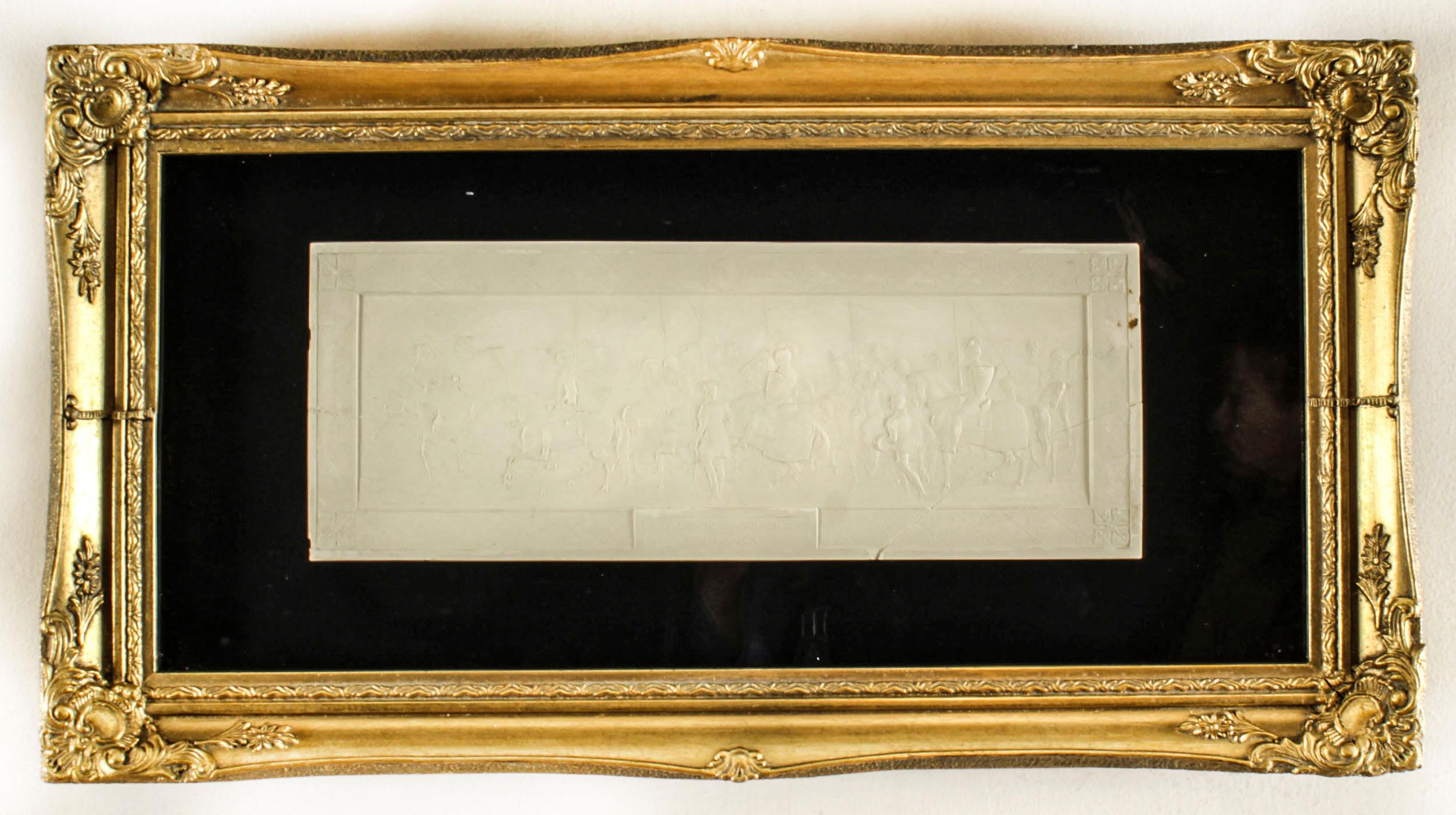 Un élégant ensemble de trois cadres en bois doré renfermant 12 intailles en plâtre Grand Tour Giovanni Liberotti de taille inhabituelle, datant du début du XIXe siècle.
 
Les diverses grandes intailles en plâtre de forme rectangulaire présentent des