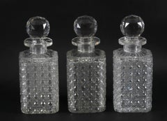 Antico set di tre decanter in cristallo tagliato a coda di rondine del 20° secolo