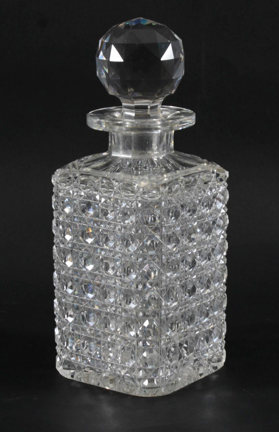 Antiker Satz von drei Edwardianischen Kristallkaraffen mit Hobnail-Schliff 20. Jahrhundert im Zustand „Gut“ im Angebot in London, GB