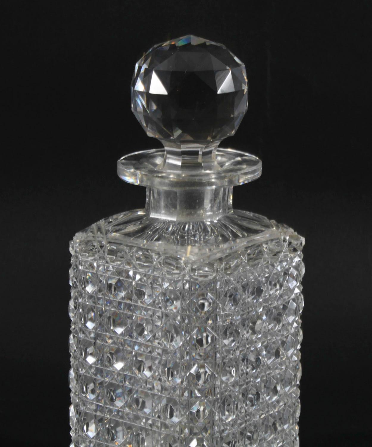 Antiker Satz von drei Edwardianischen Kristallkaraffen mit Hobnail-Schliff 20. Jahrhundert (Frühes 20. Jahrhundert) im Angebot