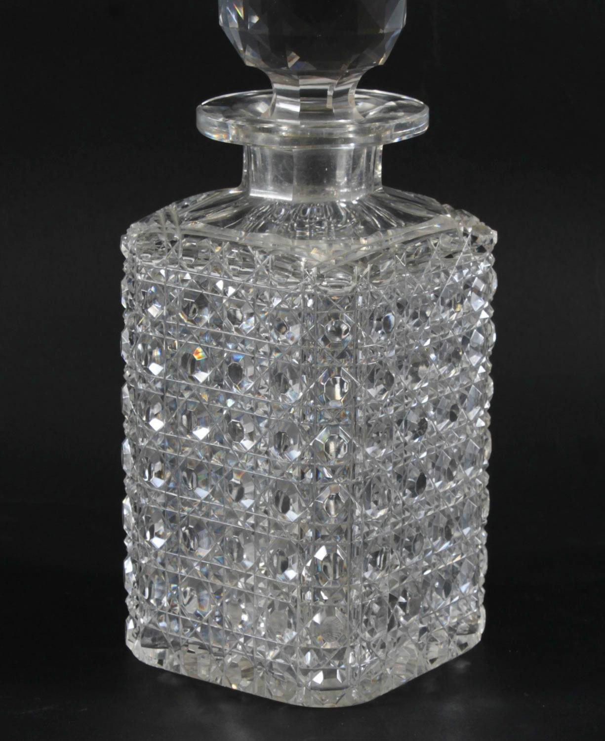 Antiker Satz von drei Edwardianischen Kristallkaraffen mit Hobnail-Schliff 20. Jahrhundert im Angebot 1