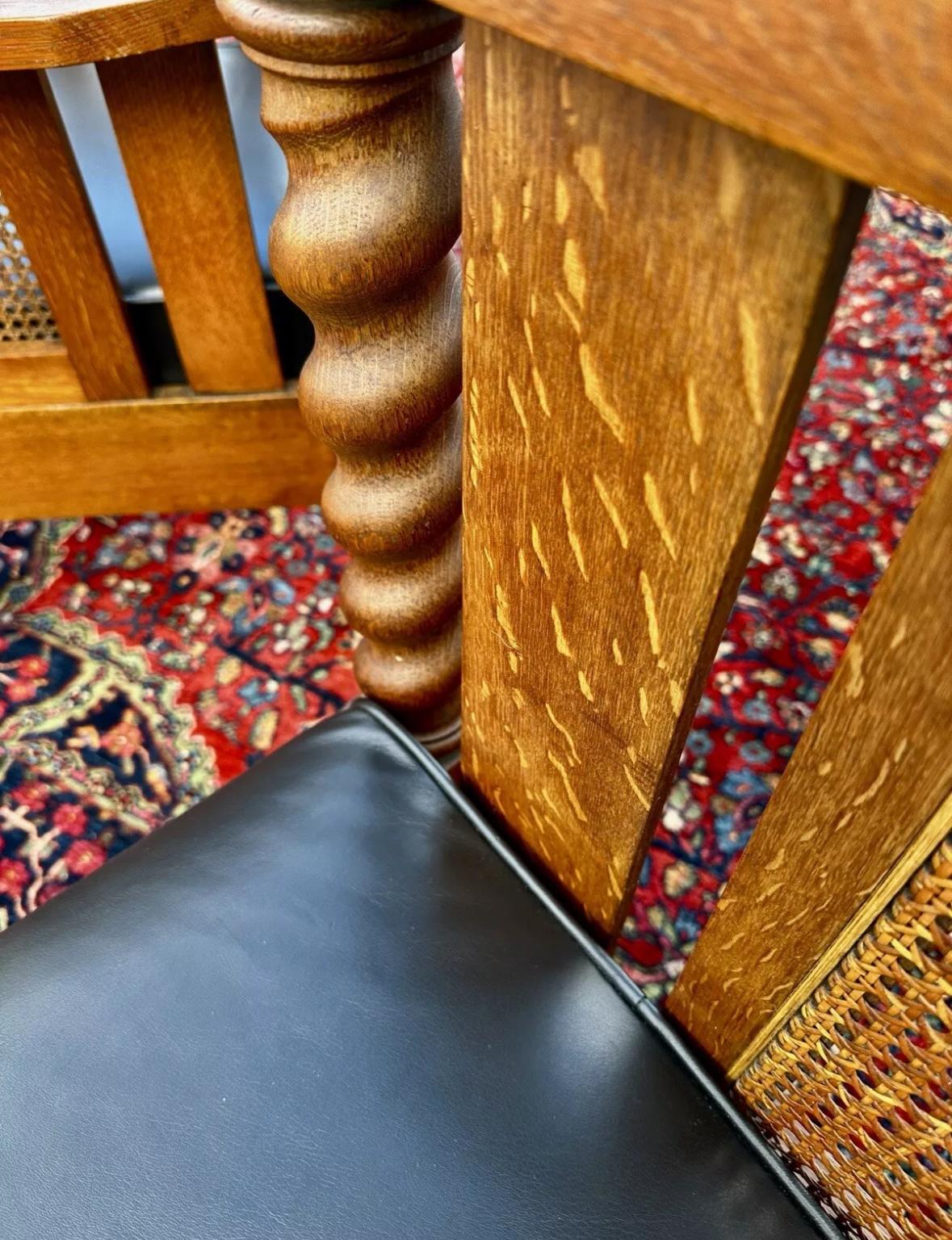 Cuir ANTIQUE Ensemble de trois sièges Stickley Brothers, c. 1900 - W8018      MUST SELL en vente