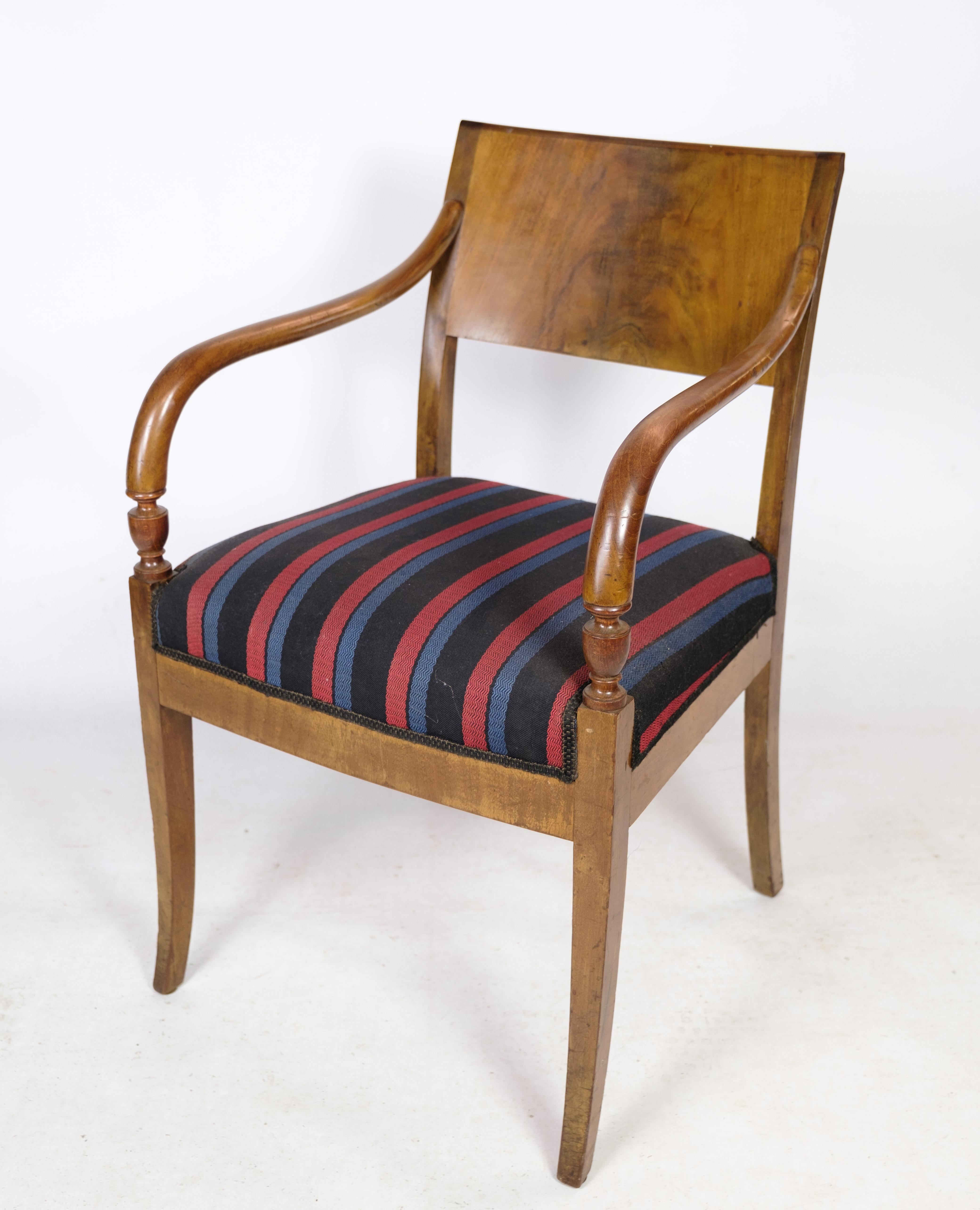 A pair of Danish Empire style hand-polished mahogany armchairs with striped fabric from around the 1920s.
Measurements in cm: H:84 W:52 D:47 SH:50

This product will be inspected thoroughly at our professional workshop by our educated employees,