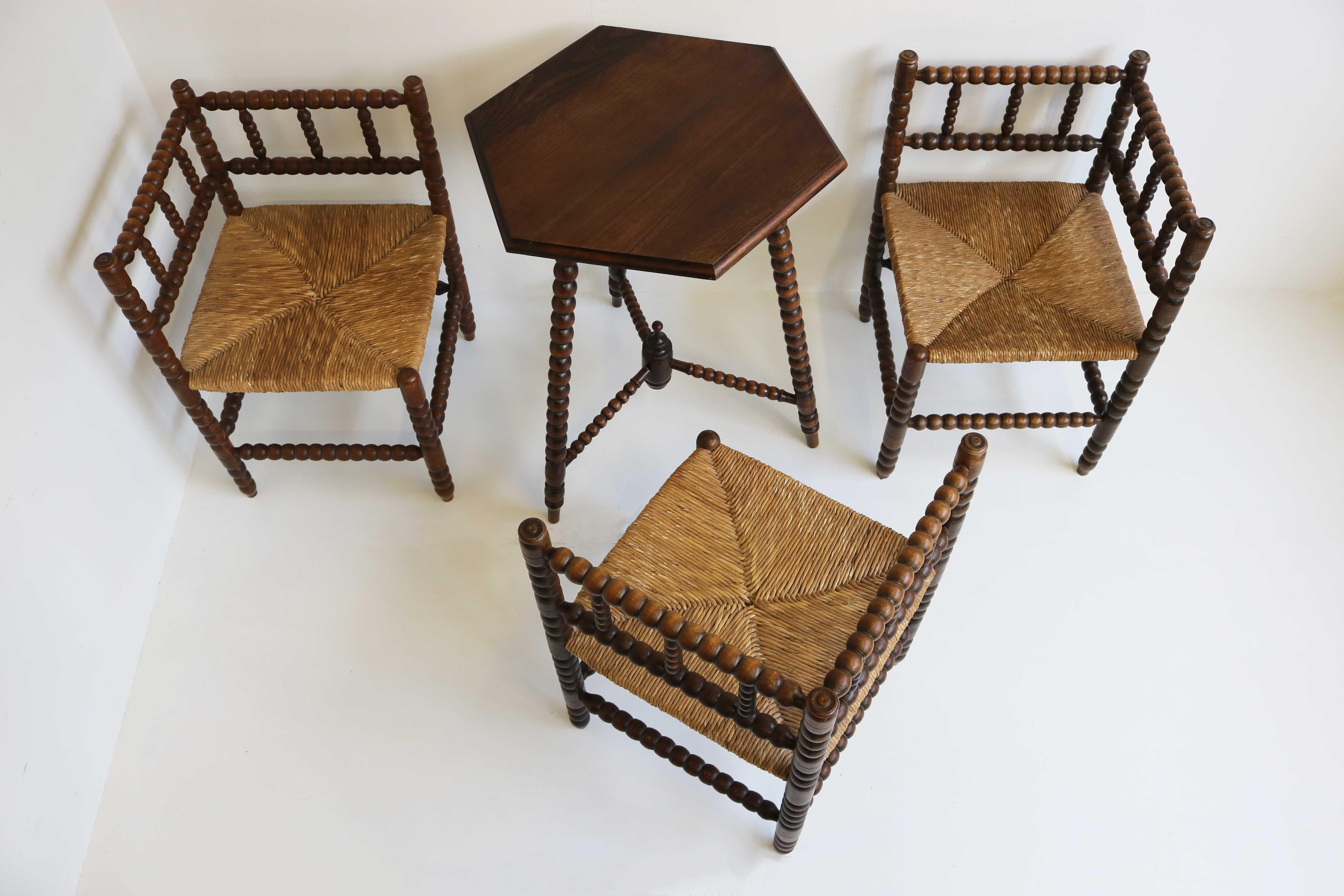 Set Of Three Antique Rush-Seat Corner Bobbin Side Knitting Chairs in Oak and Cane, With Hexagonal Side Table. Dutch, ca 1900, Country Living, Farmhouse Decor.

Lovely typical Dutch set of three knitting chairs, with three-legged hexagonal side