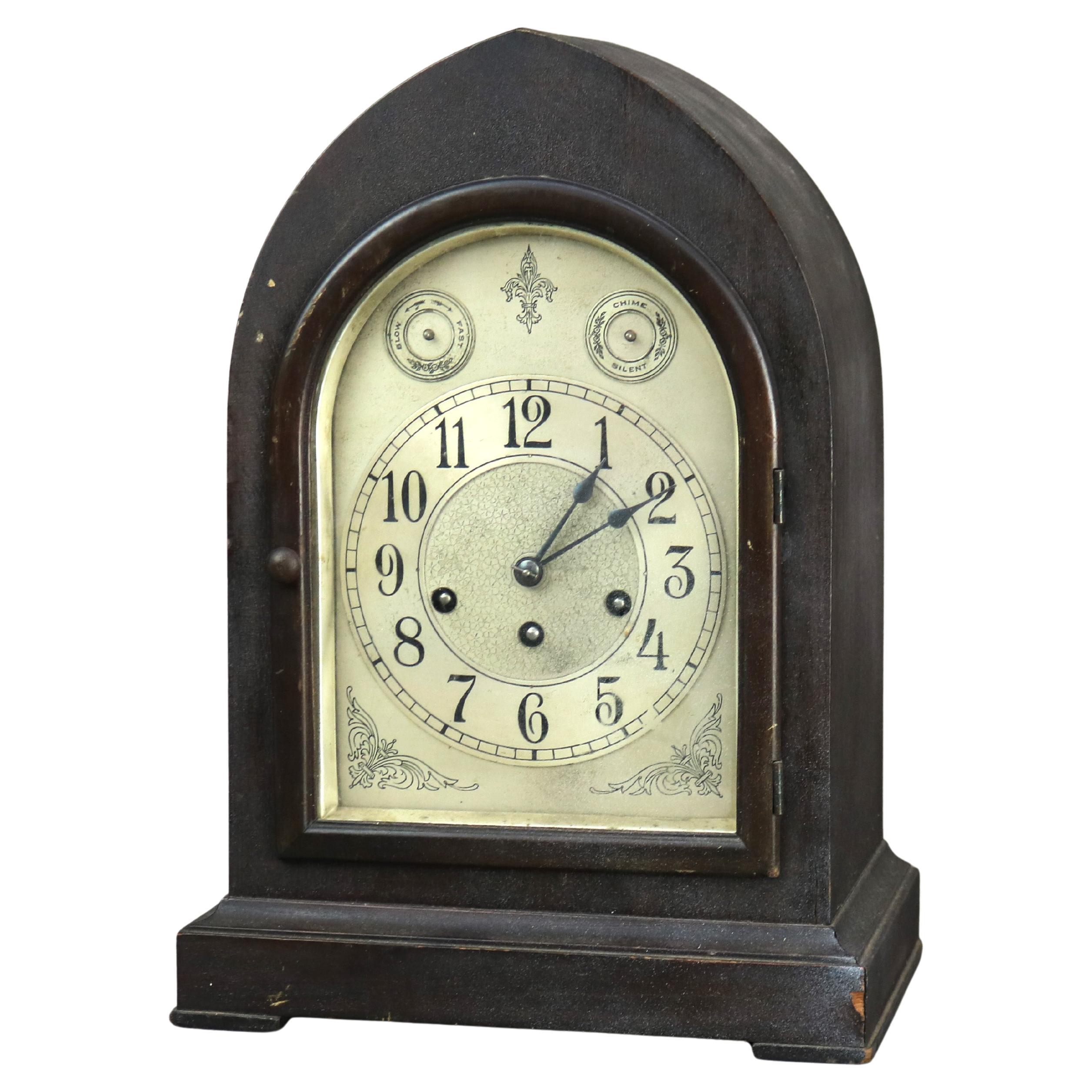 Horloge antique Seth Thomas de style gothique anglais en acajou C1910 en vente