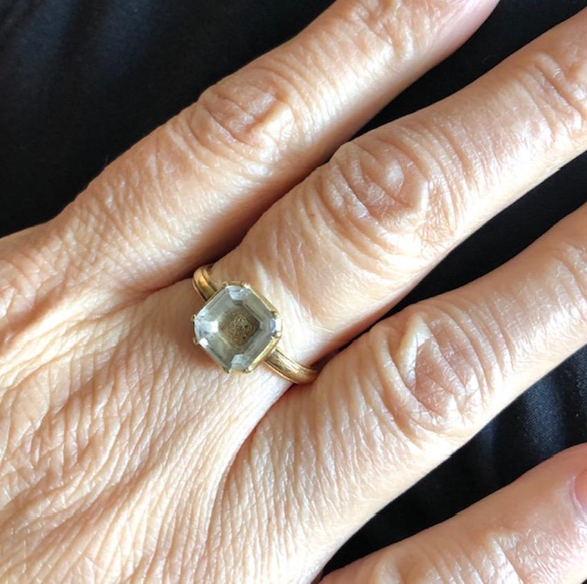 Antique Seventeenth Century Stuart Crystal Gold Ring In Excellent Condition In Baltimore, MD
