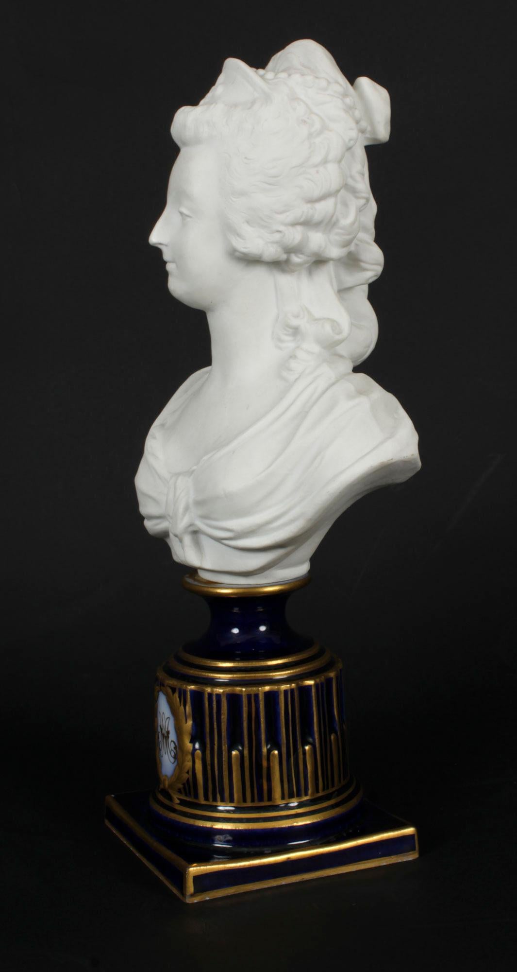 Buste ancien en porcelaine bisque de Sèvres Marie Antoinette 19ème siècle en vente 5