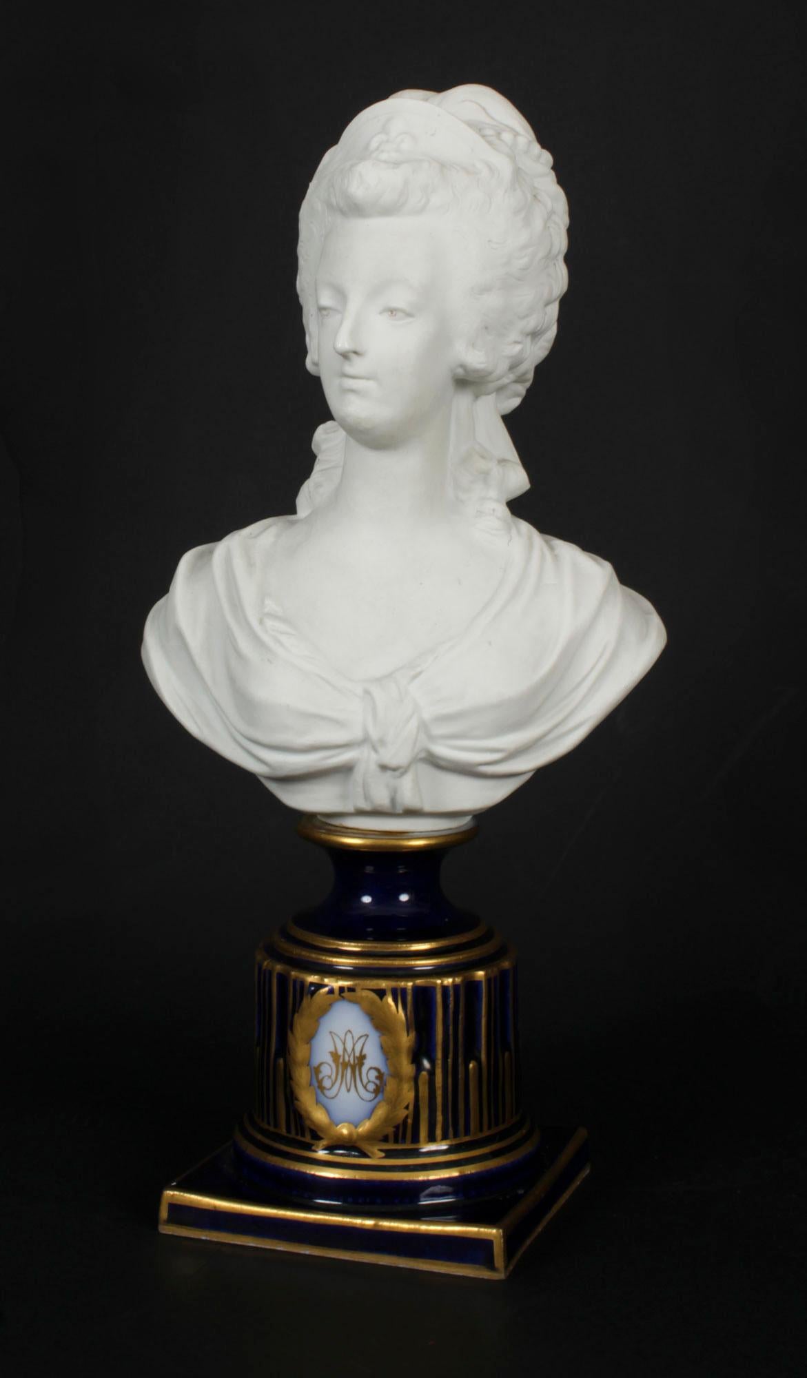 Buste ancien en porcelaine bisque de Sèvres Marie Antoinette 19ème siècle en vente 10