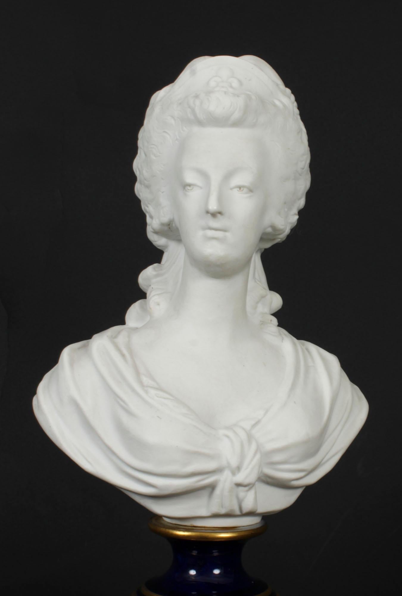 Buste ancien en porcelaine bisque de Sèvres Marie Antoinette 19ème siècle en vente 2