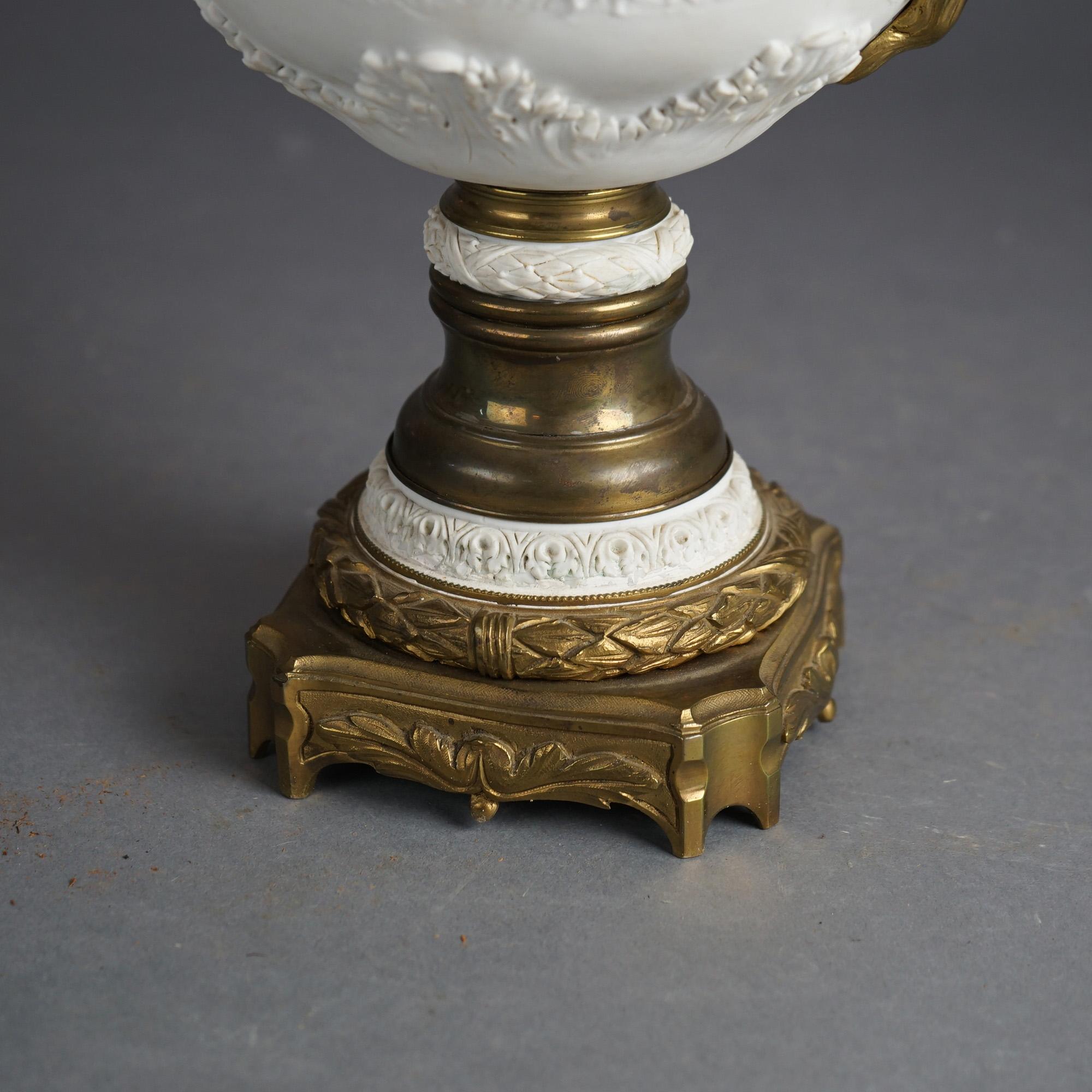 Antike figurale neoklassizistische Sevres-Biskenurne aus Biskuit mit Bronze-Satyrbeschlägen, um 1890 im Angebot 7