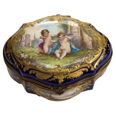 Antigua Caja de Porcelana Sevres Dorada y Azul Real con Querubines C1880