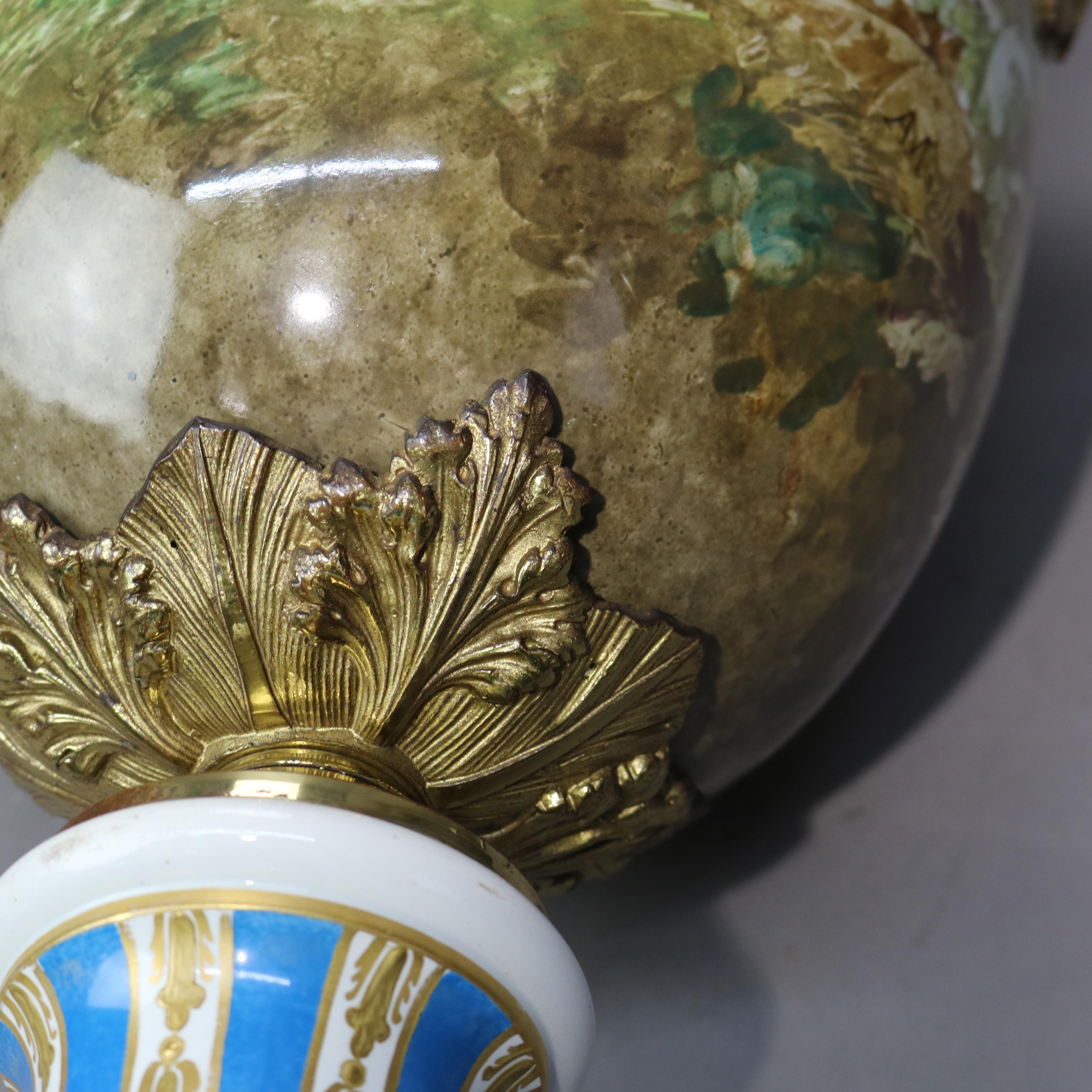 Antike Bodenurne aus handbemalter und vergoldetem Porzellan im Louis XIV.-Stil von Sevres, um 1890 im Angebot 11