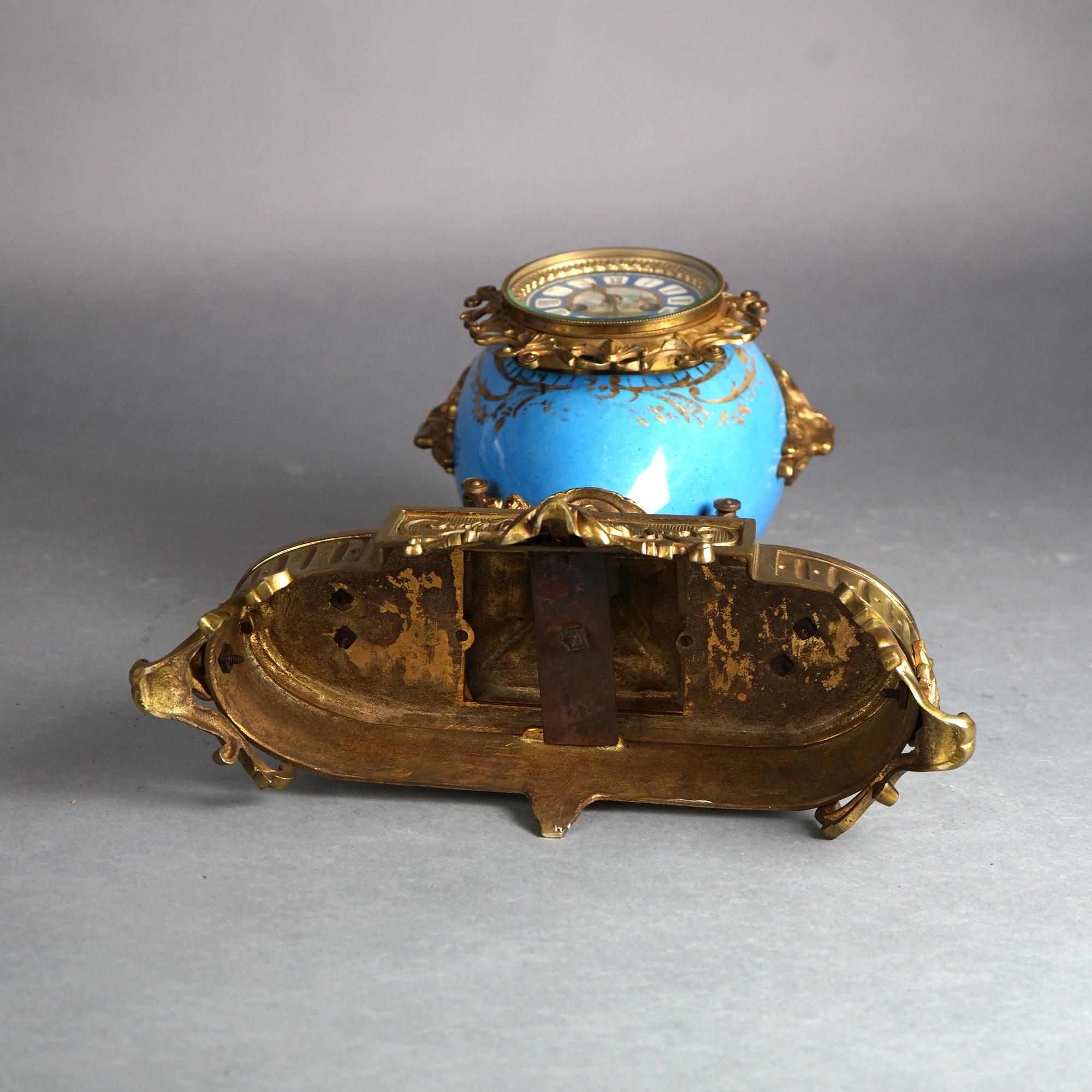 Pendule de cheminée ancienne en porcelaine de Sèvres et chérubin figuratif en bronze coulé C1880 en vente 15