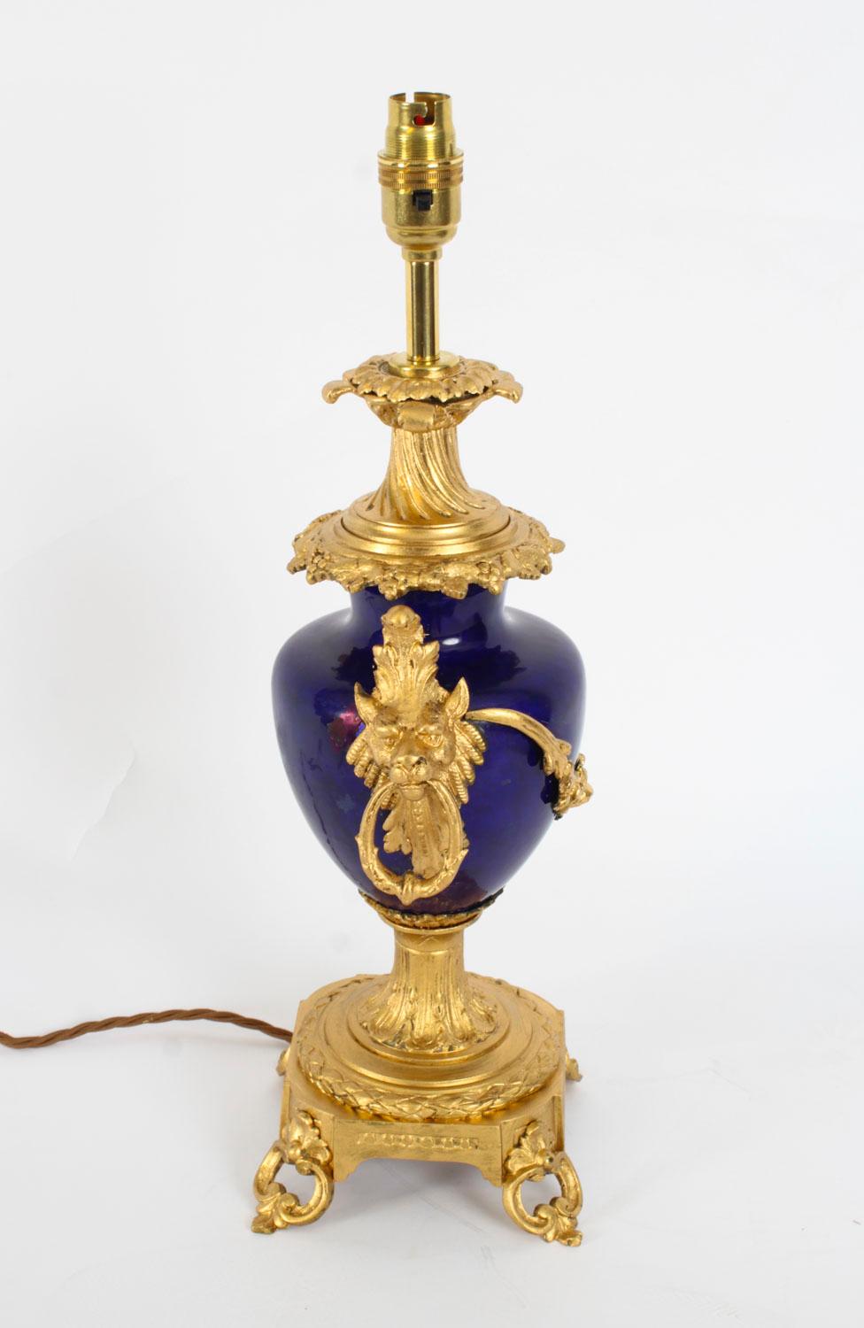 Antigua Lámpara de Sobremesa de Ormolu Azul Real de Porcelana de Sevres Siglo XIX en venta 6
