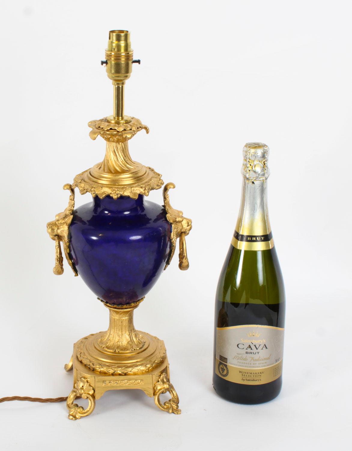 Antigua Lámpara de Sobremesa de Ormolu Azul Real de Porcelana de Sevres Siglo XIX en venta 9