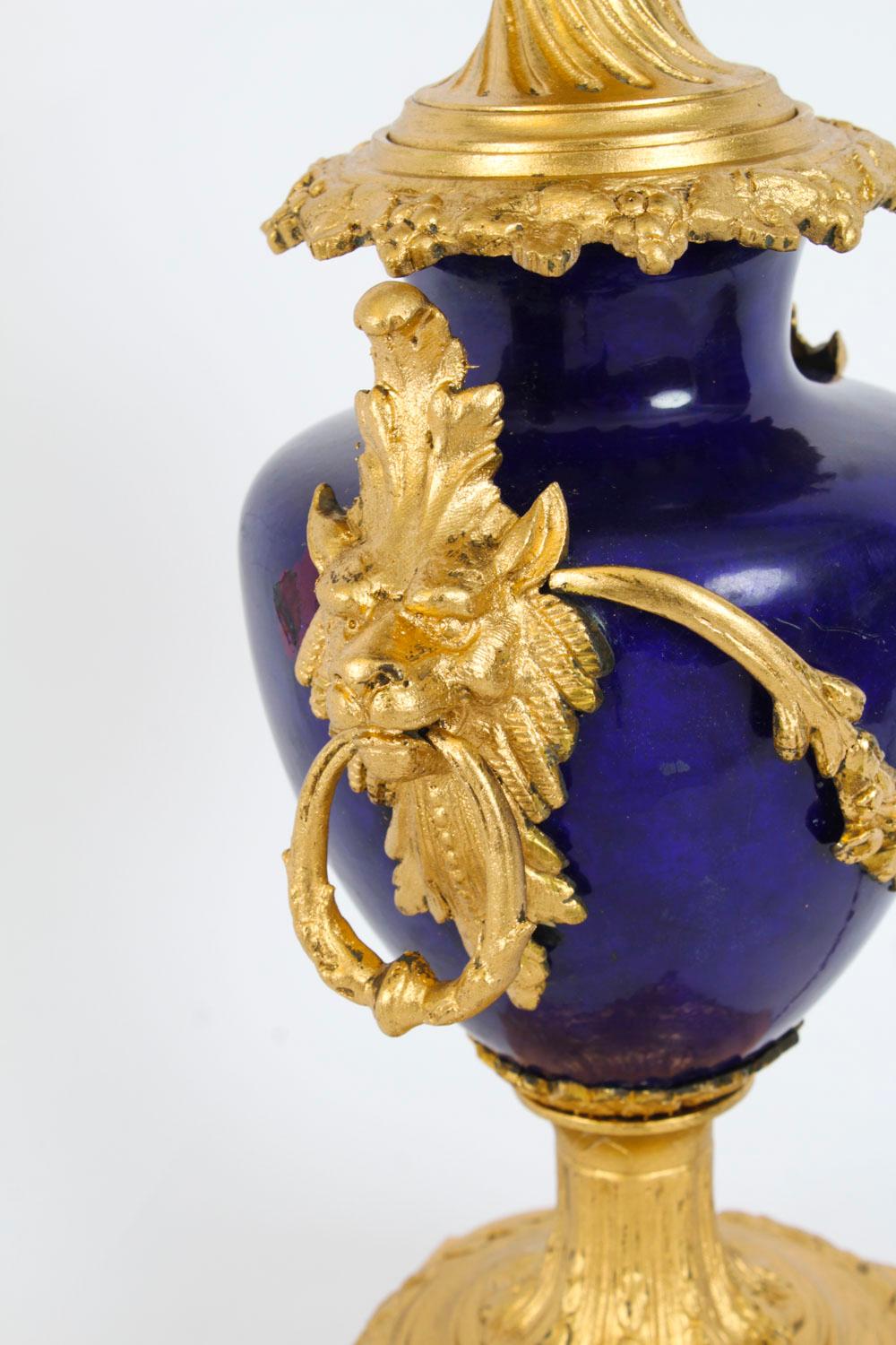 Antigua Lámpara de Sobremesa de Ormolu Azul Real de Porcelana de Sevres Siglo XIX en Bueno estado para la venta en London, GB