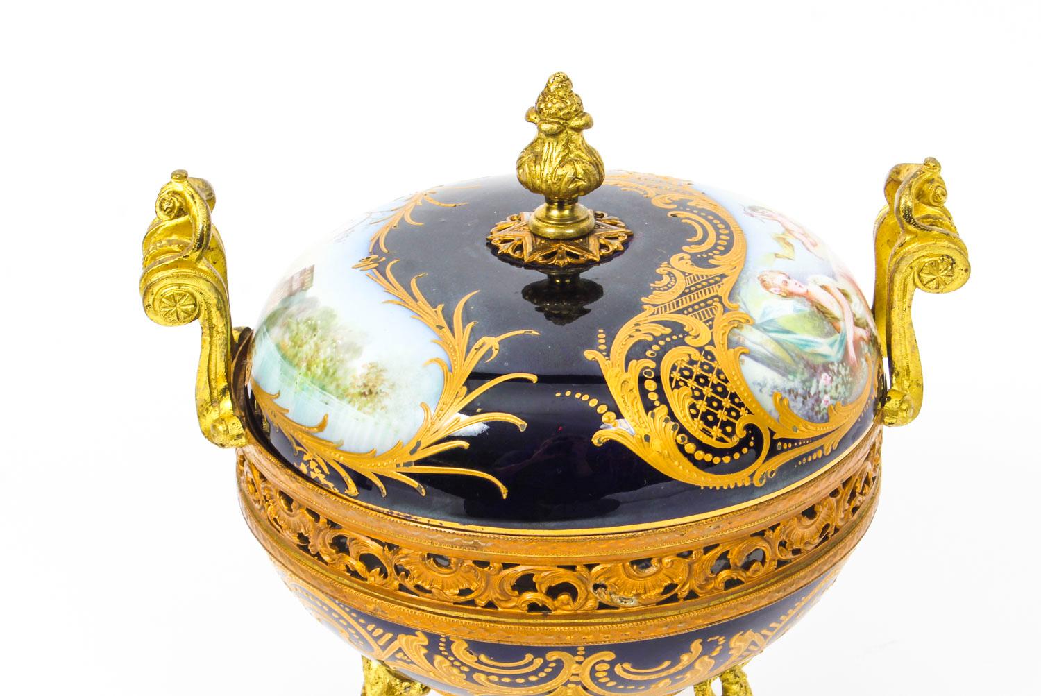 French Antique Sevres Royal Bleu Porcelain Pot-Pourri Urn Stamped, 1846, 19th Century 