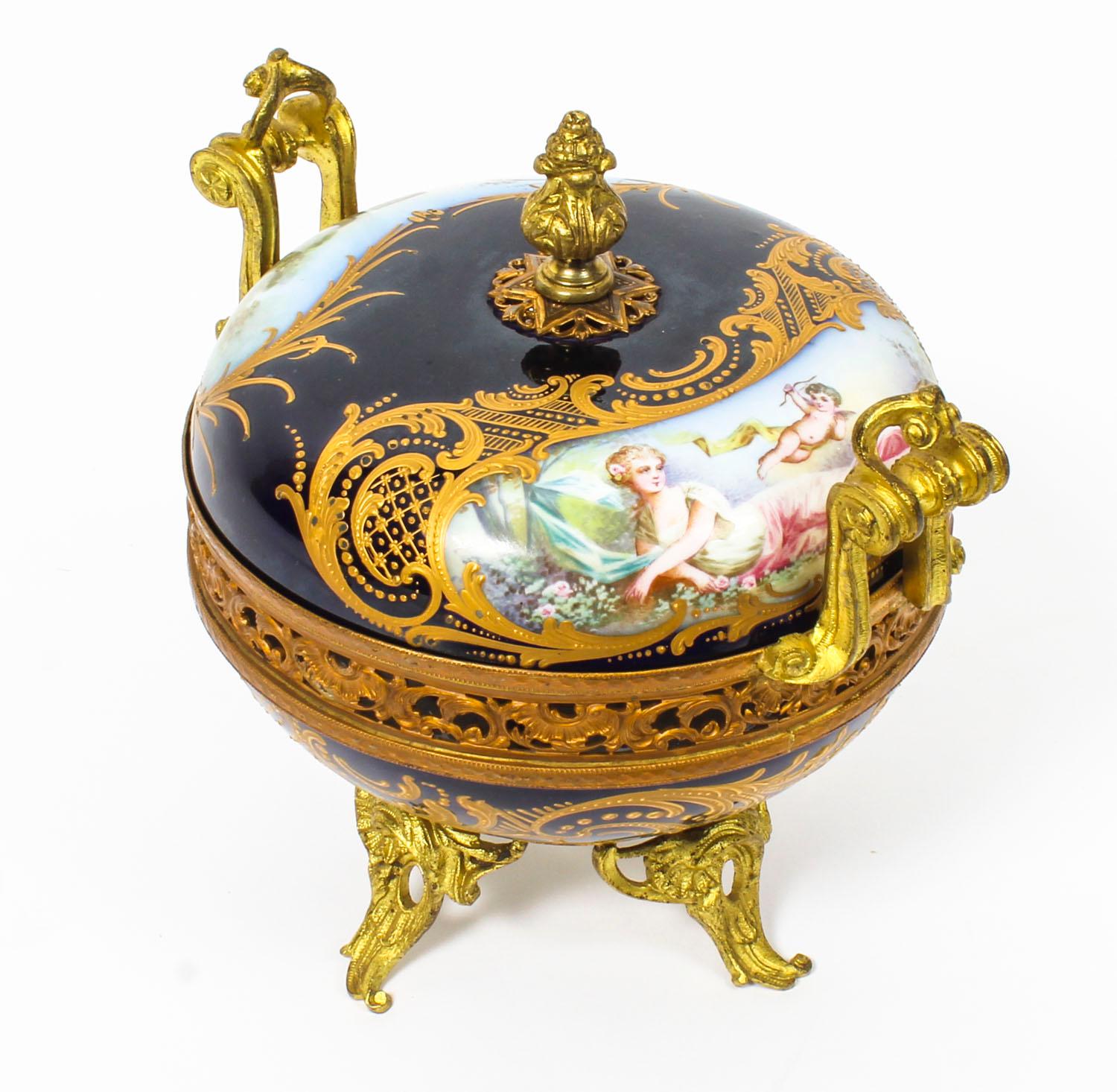 Antique Sevres Royal Bleu Porcelain Pot-Pourri Urn Stamped, 1846, 19th Century  1