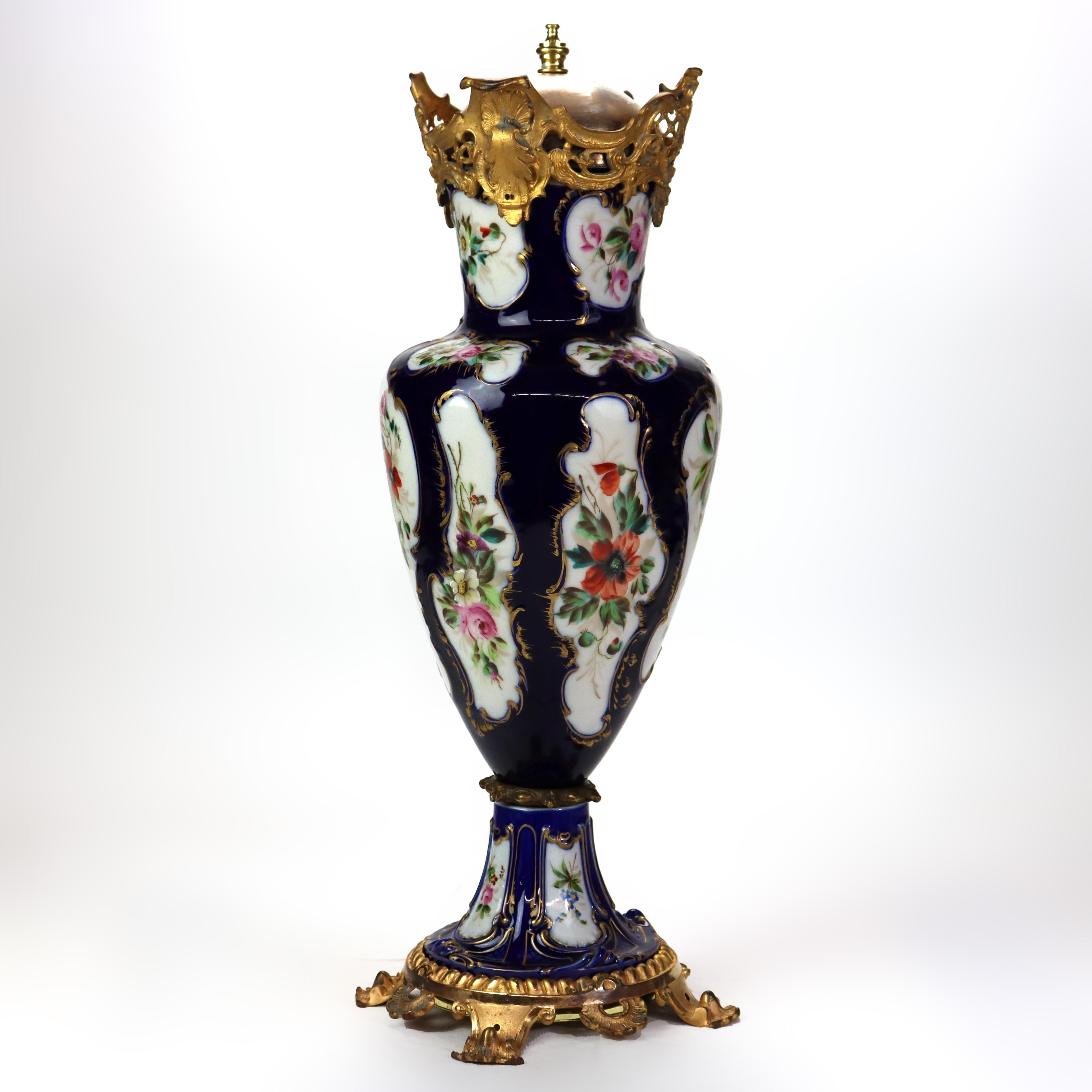 Ancienne Urne couverte en porcelaine cobalt et dorée de l'école de Sèvres C1890 Bon état - En vente à Big Flats, NY