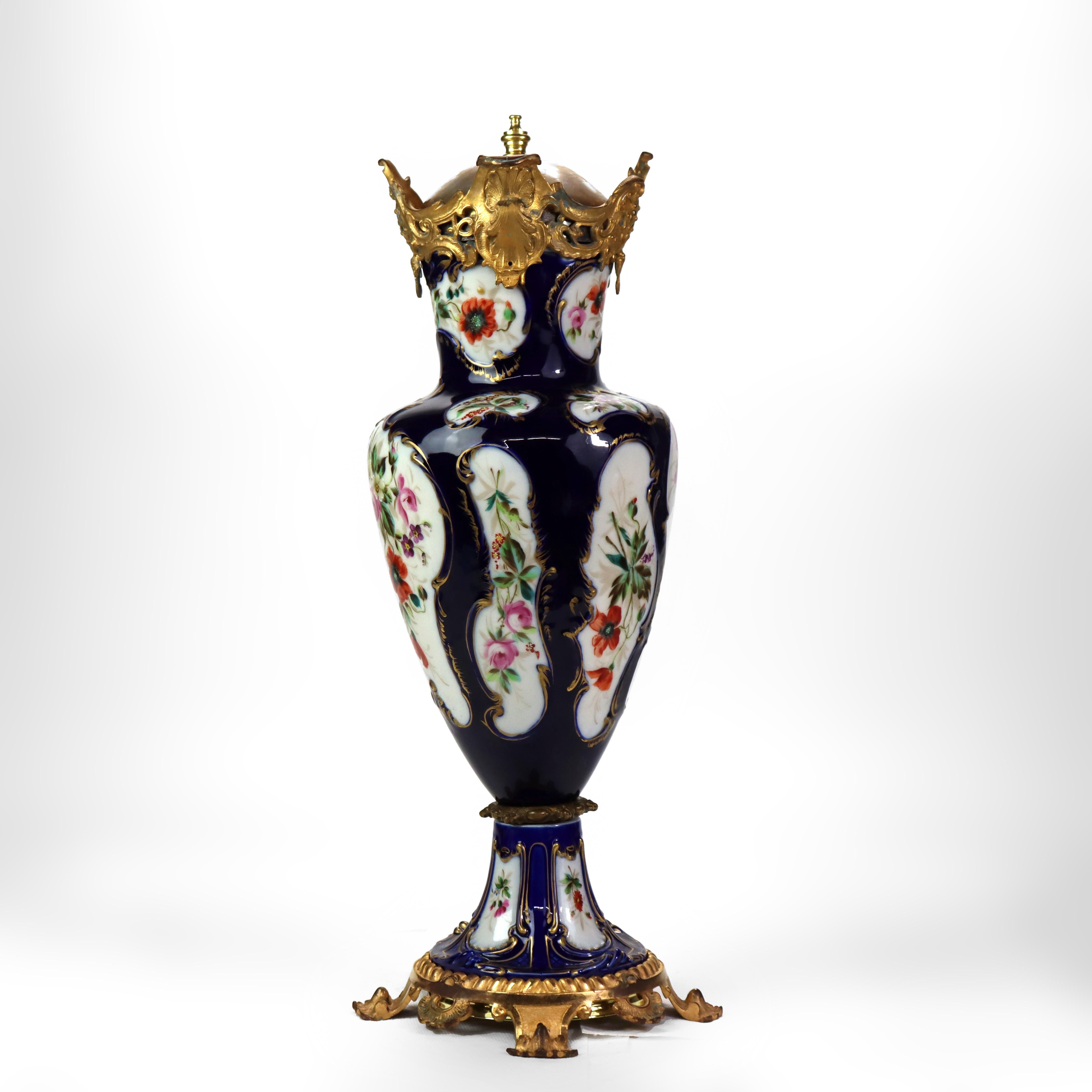 Ancienne Urne couverte en porcelaine cobalt et dorée de l'école de Sèvres C1890 en vente 2
