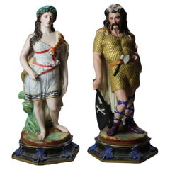 Anciennes figures d'homme et de femme en porcelaine classique peinte à la main de l'école de Sèvres