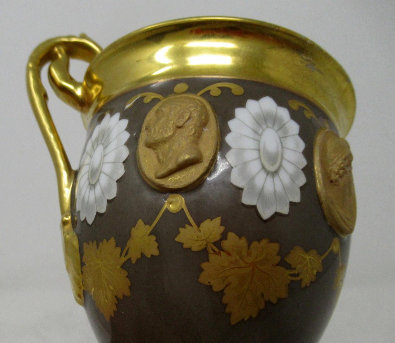 Antique Sevres Style Paris Porcelain Gilt Tea Cup Saucer Alexander Great Dante In Good Condition For Sale In Dublin, Ireland
