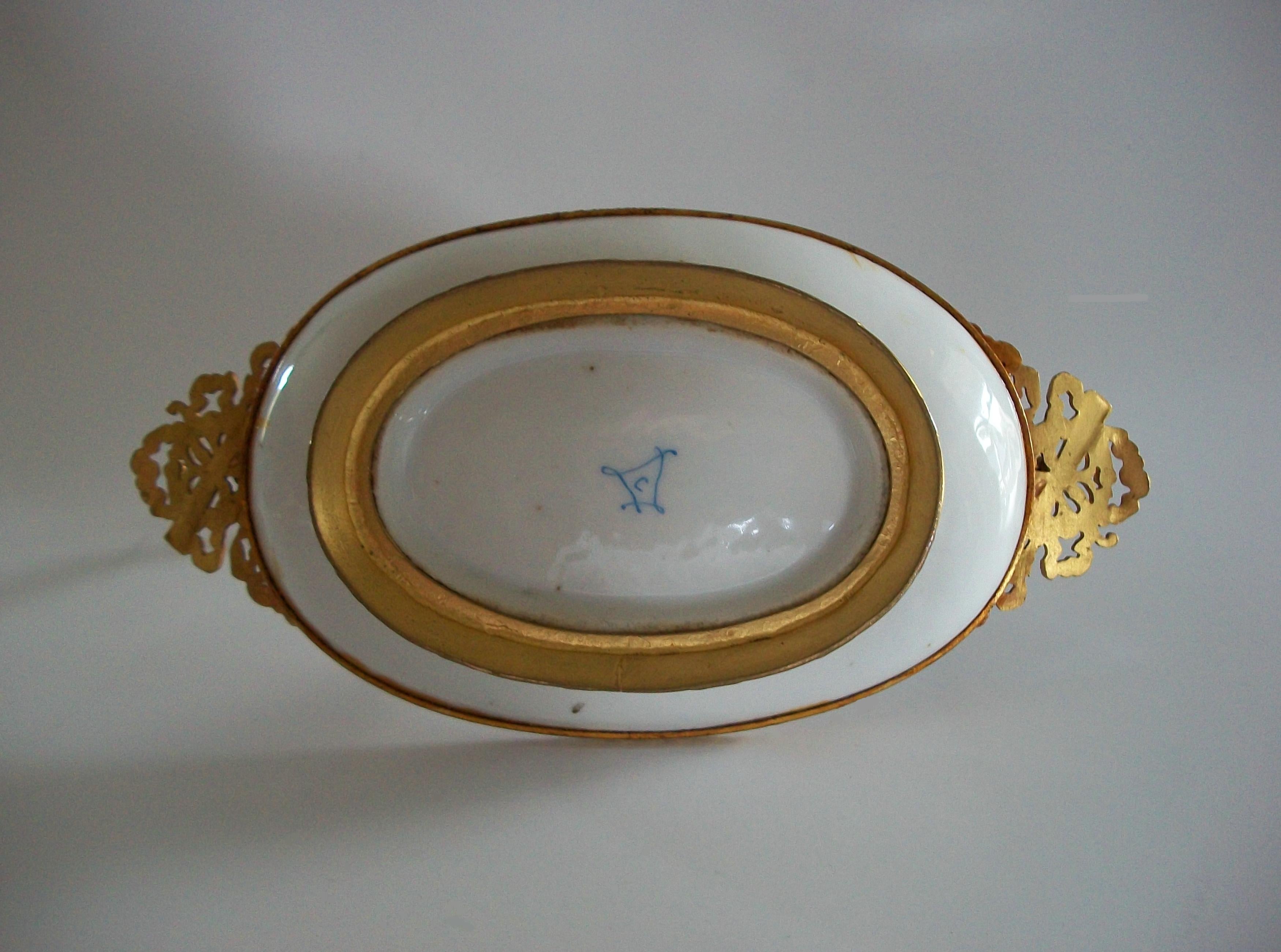 Antico cestino in porcellana e bronzo dorato in stile Sèvres - Francia - Fine XIX secolo in vendita 11