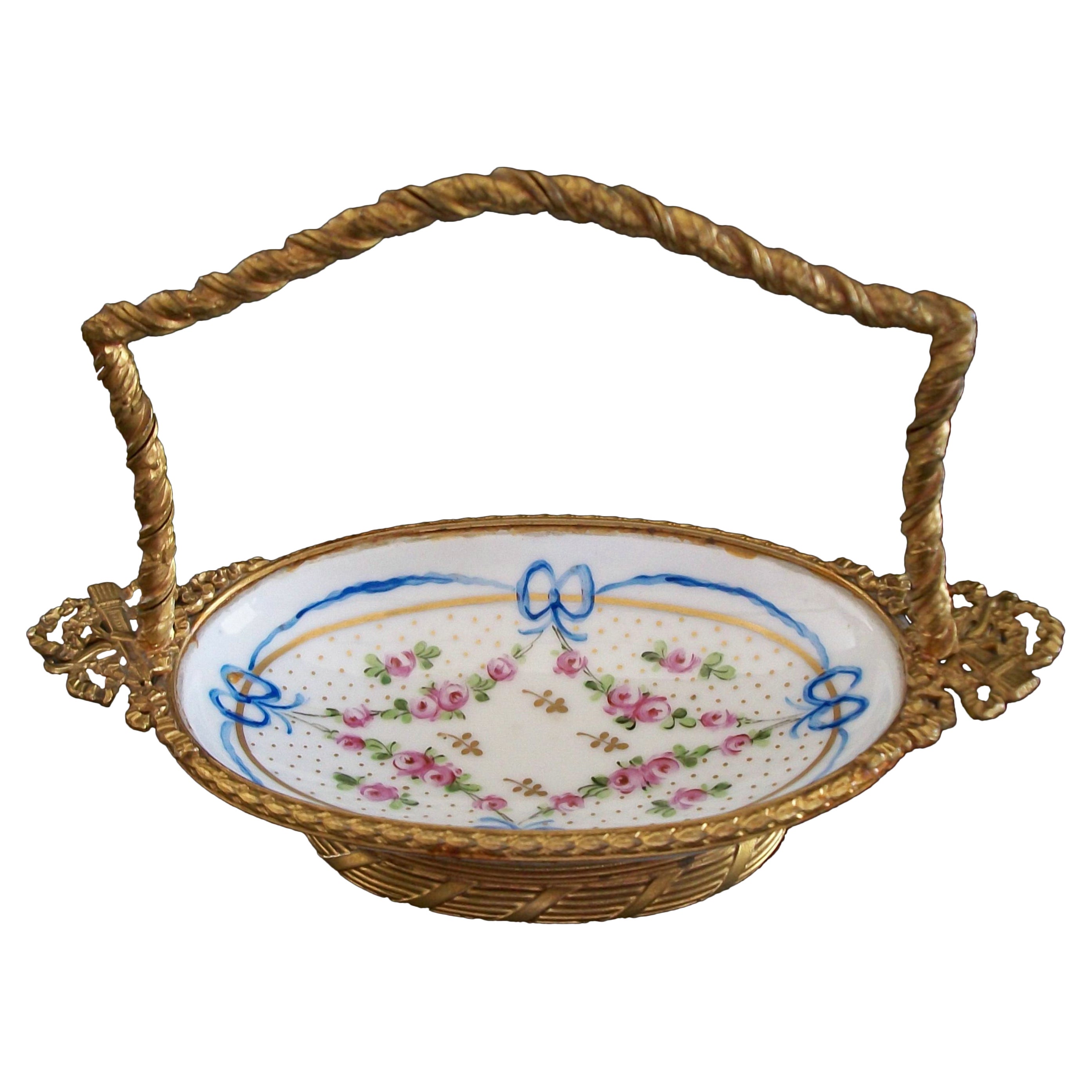Antico cestino in porcellana e bronzo dorato in stile Sèvres - Francia - Fine XIX secolo