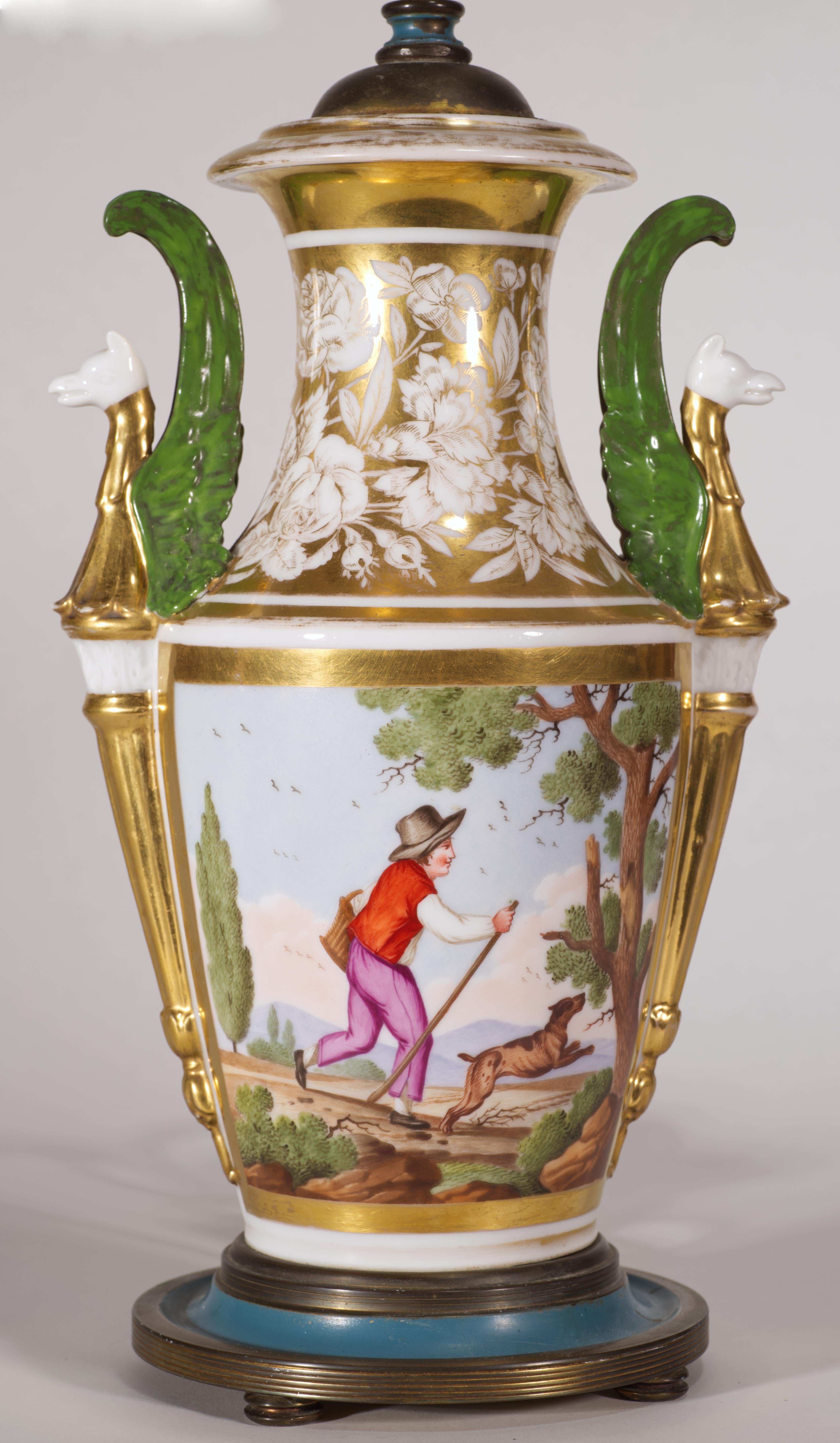 Empire Ancienne lampe de table Urne en porcelaine peinte à la main et dorée, style Sèvres en vente