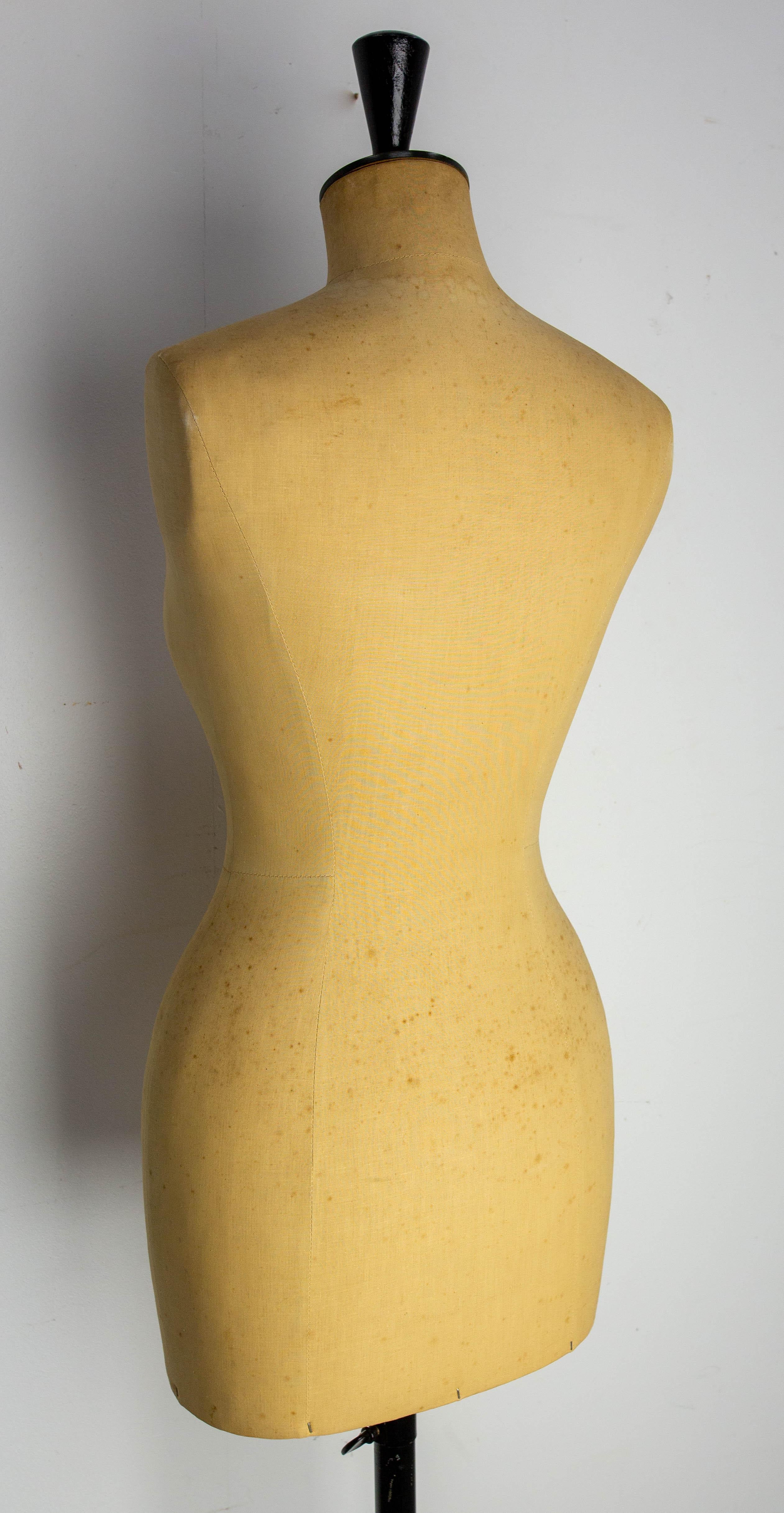 Antiguo maniquí de costura de alta costura de madera y tela , francés c 1950 en venta 5