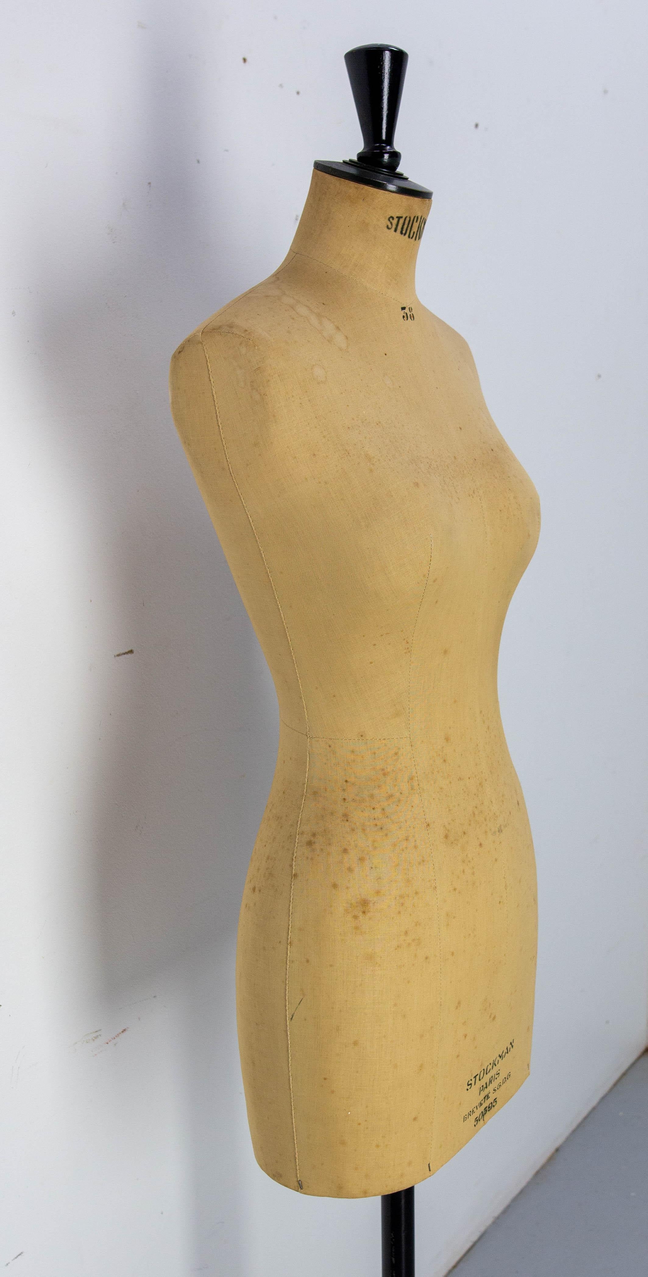 Antiguo maniquí de costura de alta costura de madera y tela , francés c 1950 en Desgastado estado para la venta en Labrit, Landes