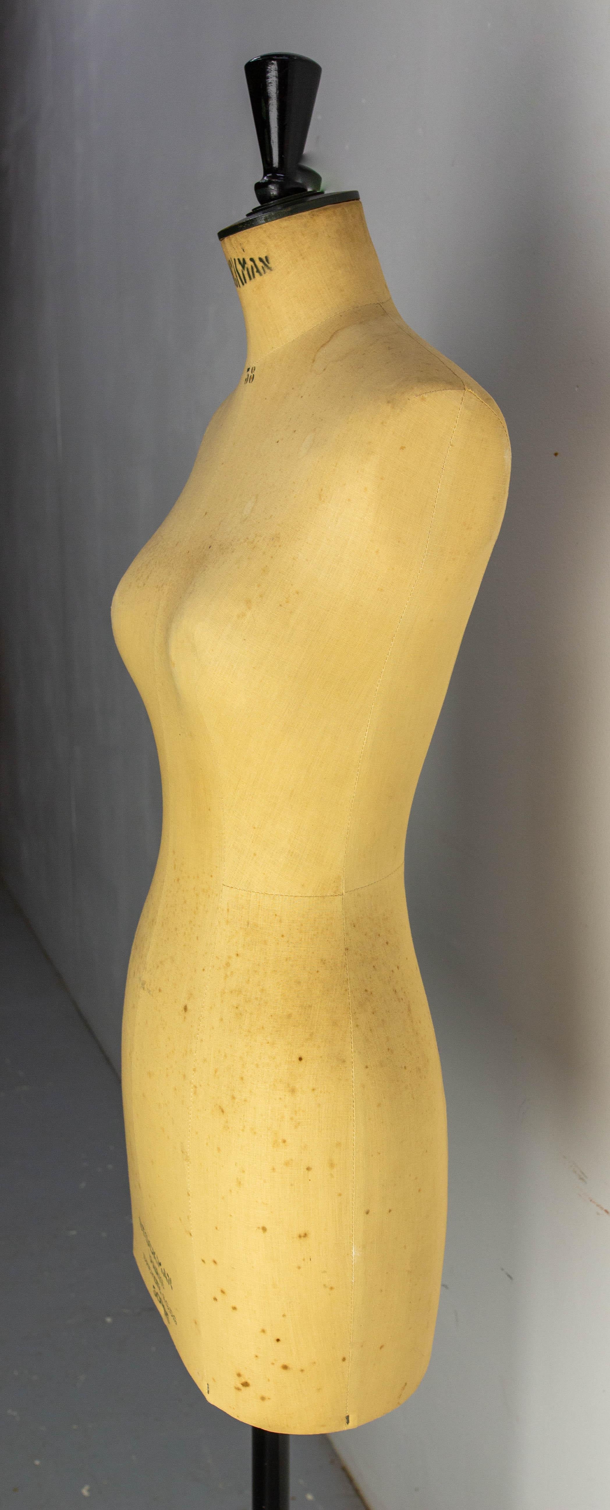 Antiguo maniquí de costura de alta costura de madera y tela , francés c 1950 en venta 1