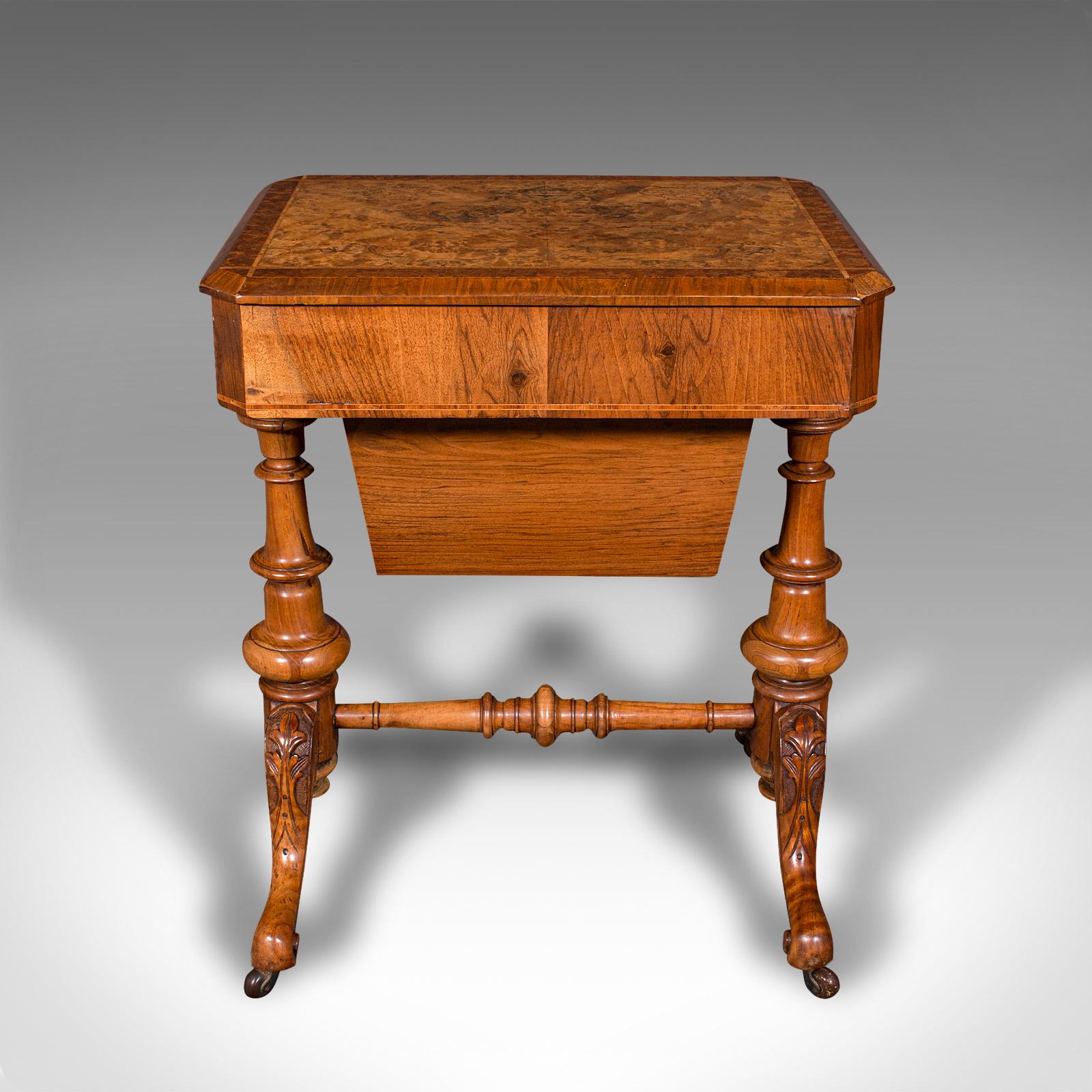 Antico tavolo da cucito, inglese, in radica di noce, scatola da lavoro per signore, vittoriano, C.C. 1840 In condizioni buone in vendita a Hele, Devon, GB
