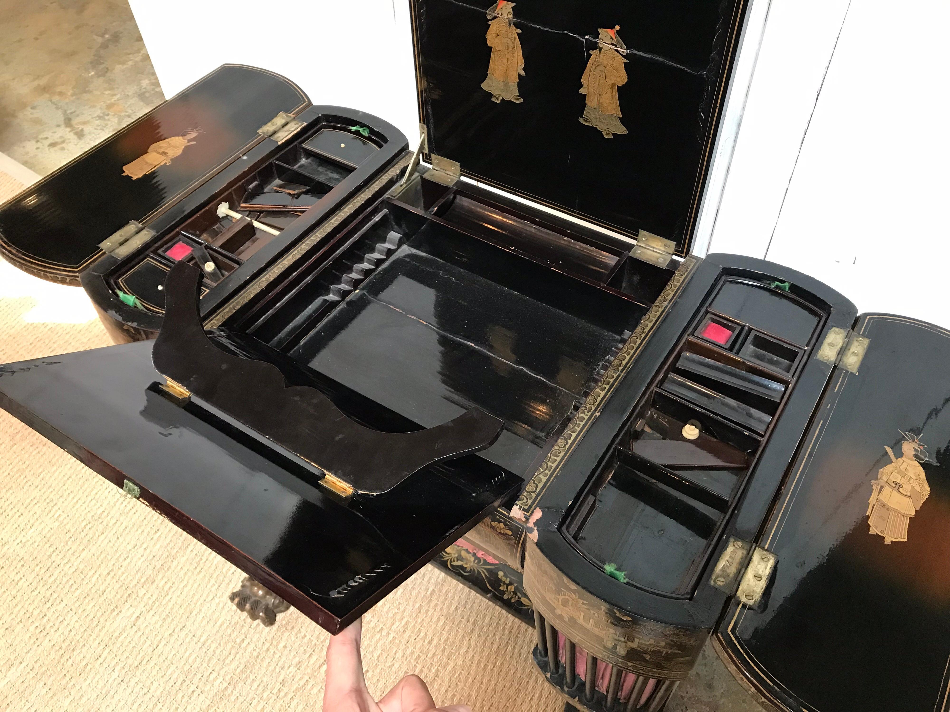 Antique Sewing Table with Chinoiserie Lacquer 'English, Early 19th Century' For Sale 10