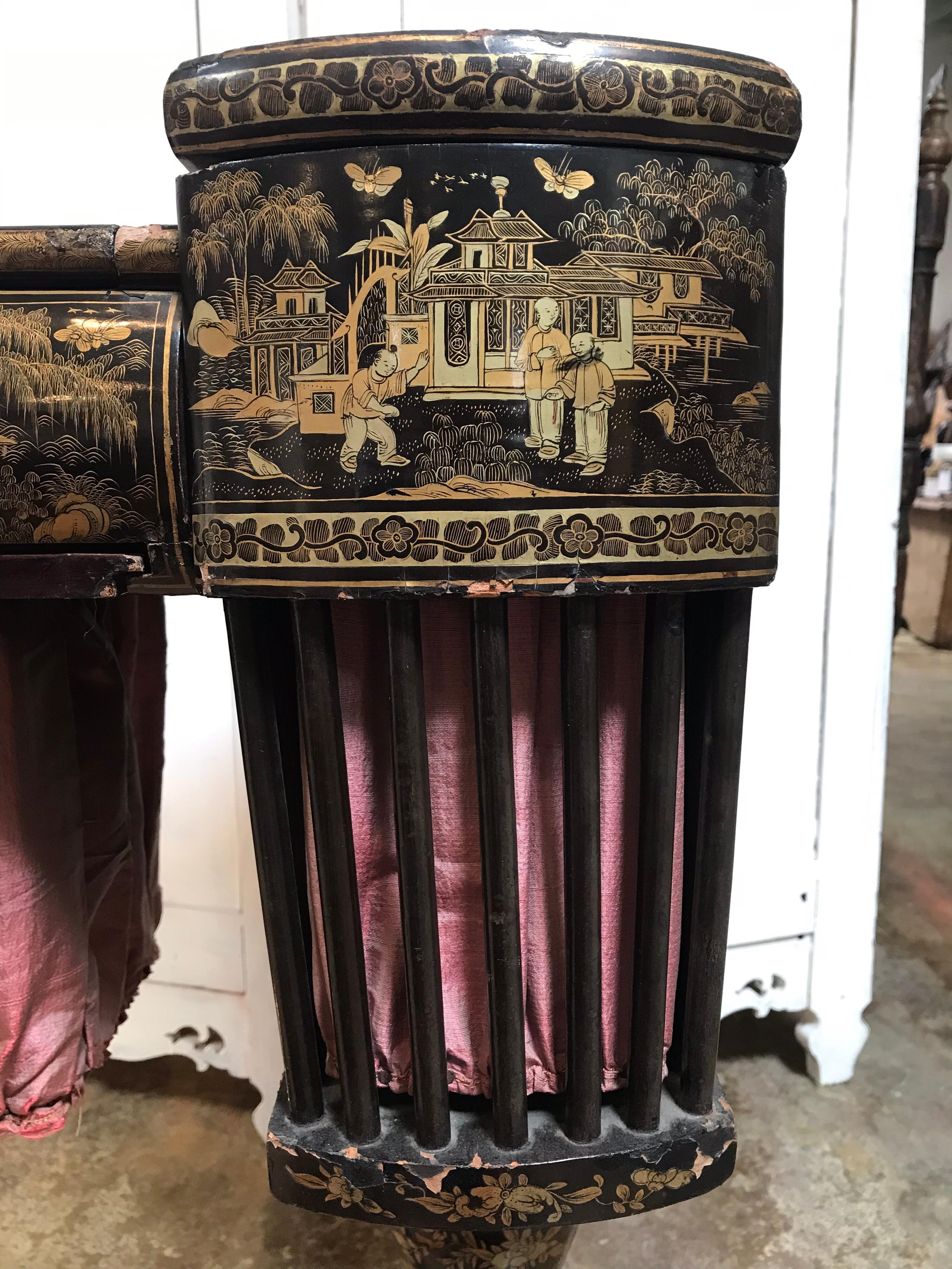 Antique Sewing Table with Chinoiserie Lacquer 'English, Early 19th Century' For Sale 3