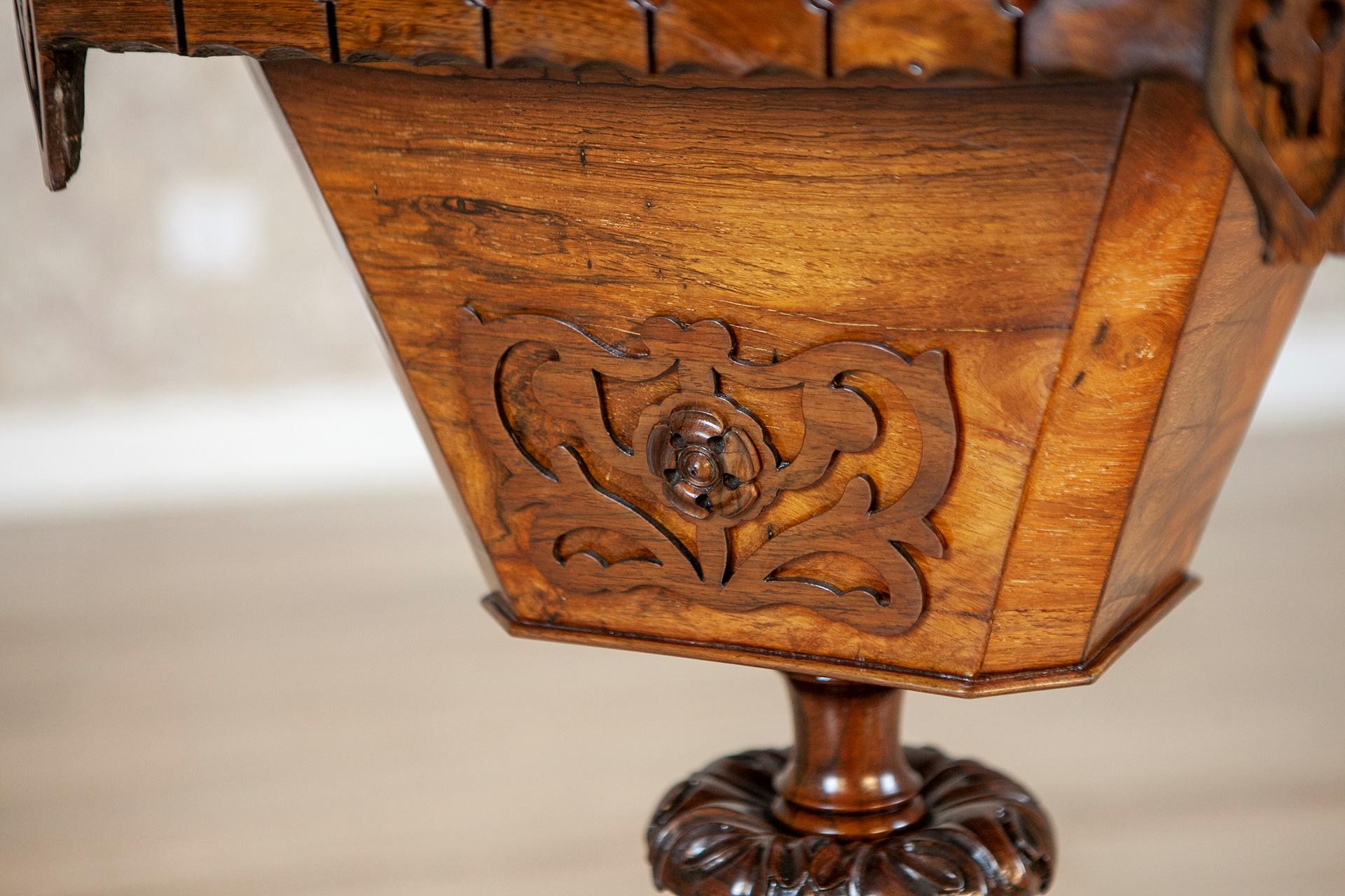 Placage Table Biedermeier ancienne en bois de rose du 19ème siècle en vente
