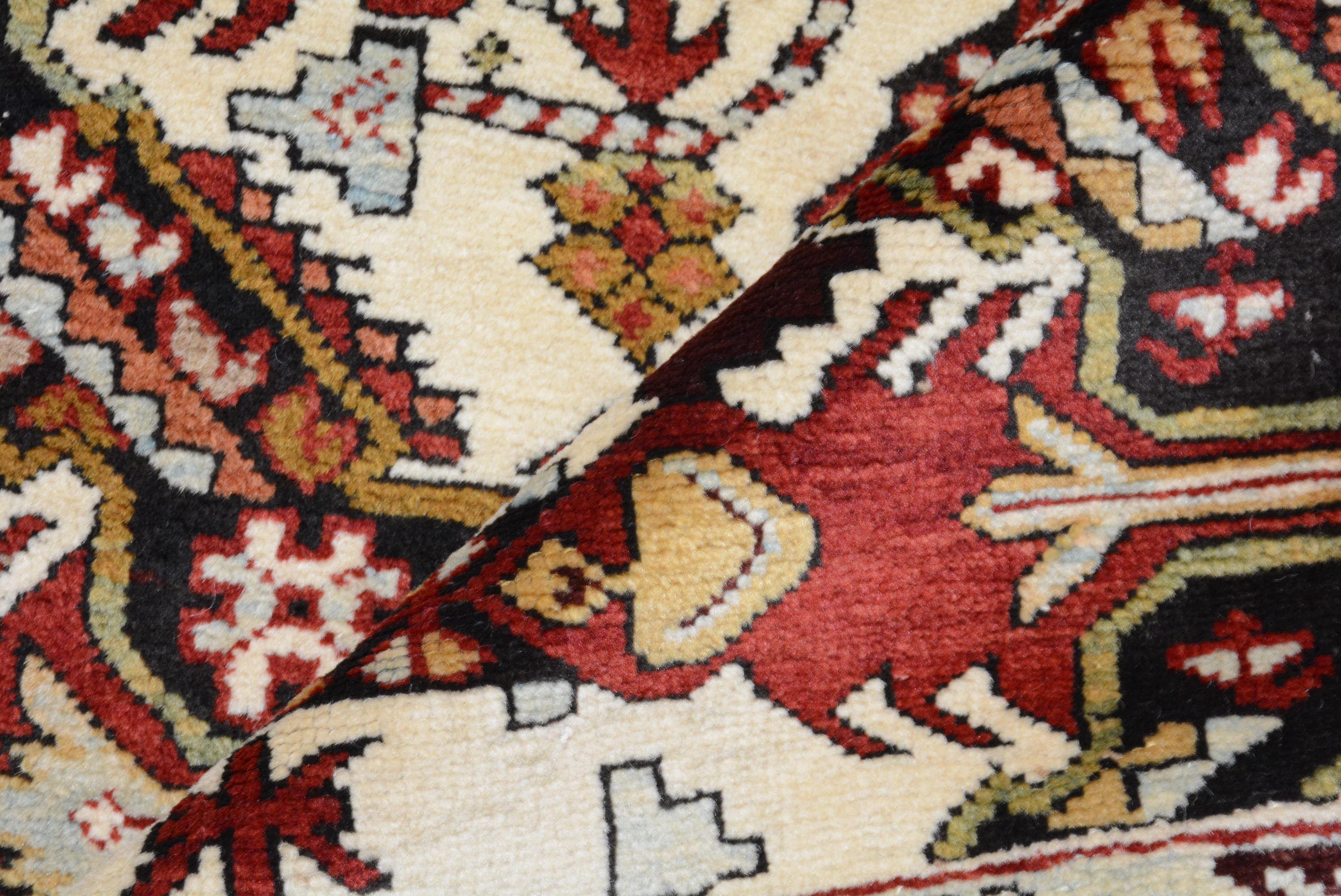 Antique Seychour Rug In Excellent Condition For Sale In Closter, NJ