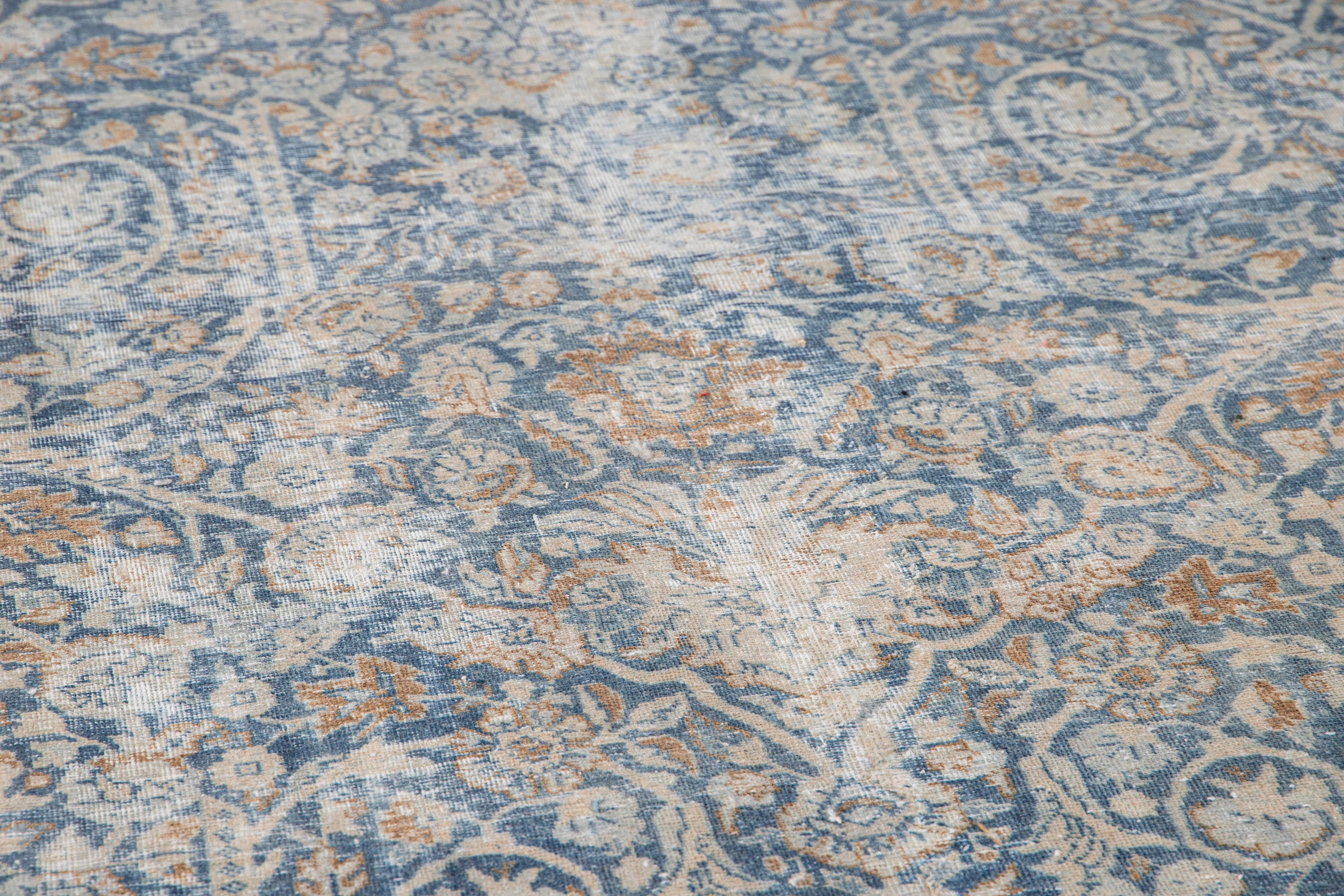 Antiker handgefertigter Oversize-Wollteppich in Blau und Tabriz im Shabby Chic-Stil im Angebot 2