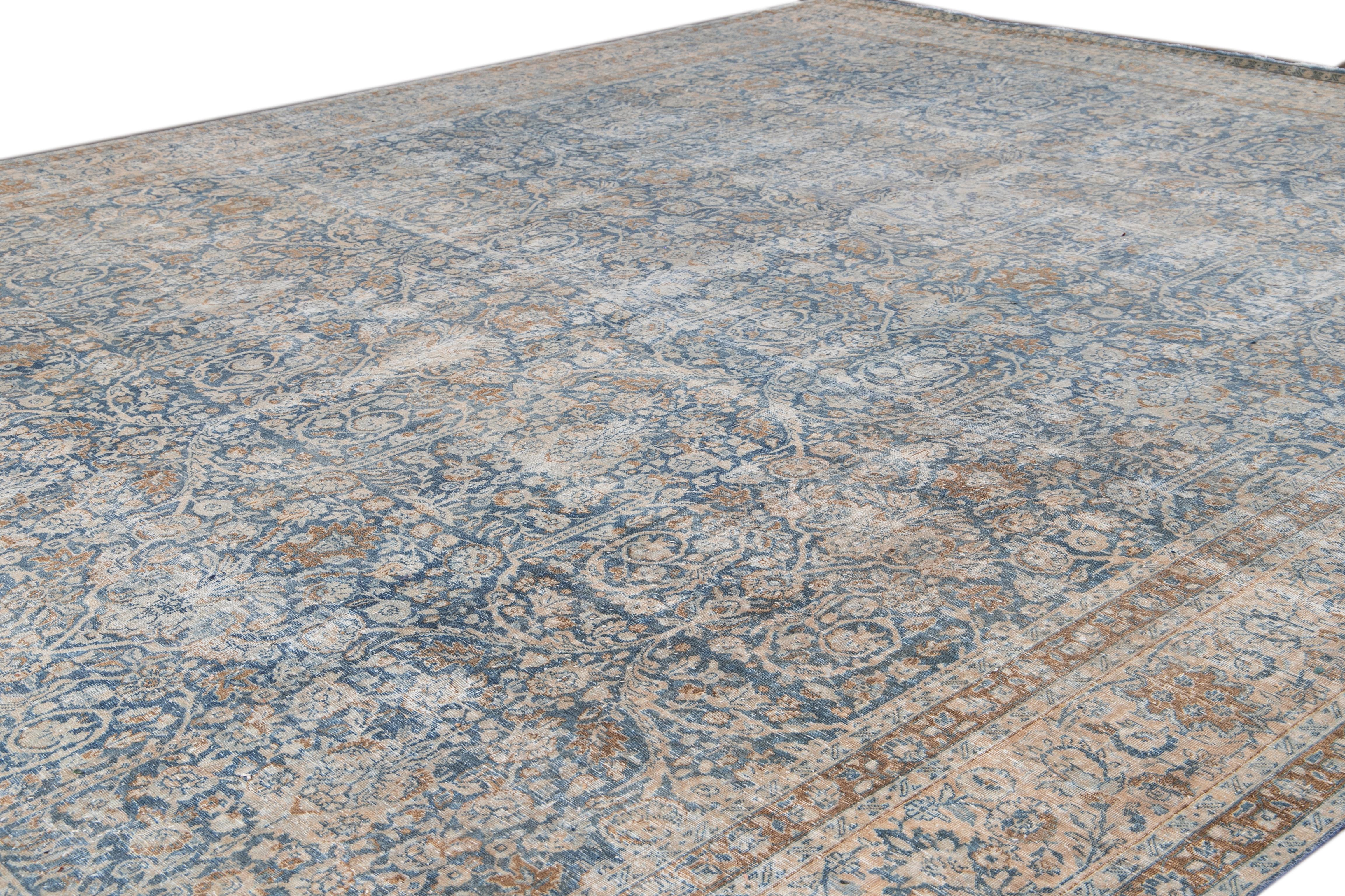 Antiker handgefertigter Oversize-Wollteppich in Blau und Tabriz im Shabby Chic-Stil (Handgeknüpft) im Angebot