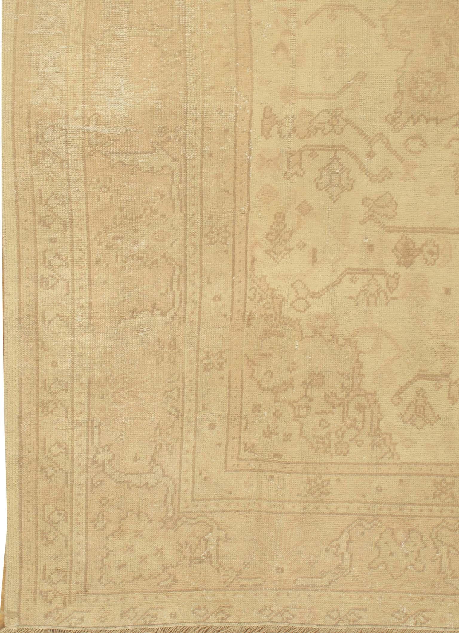 Antique Shabby Chic Oushak Rug, circa 1920 8'11 x 11'10 In Good Condition For Sale In New York, NY