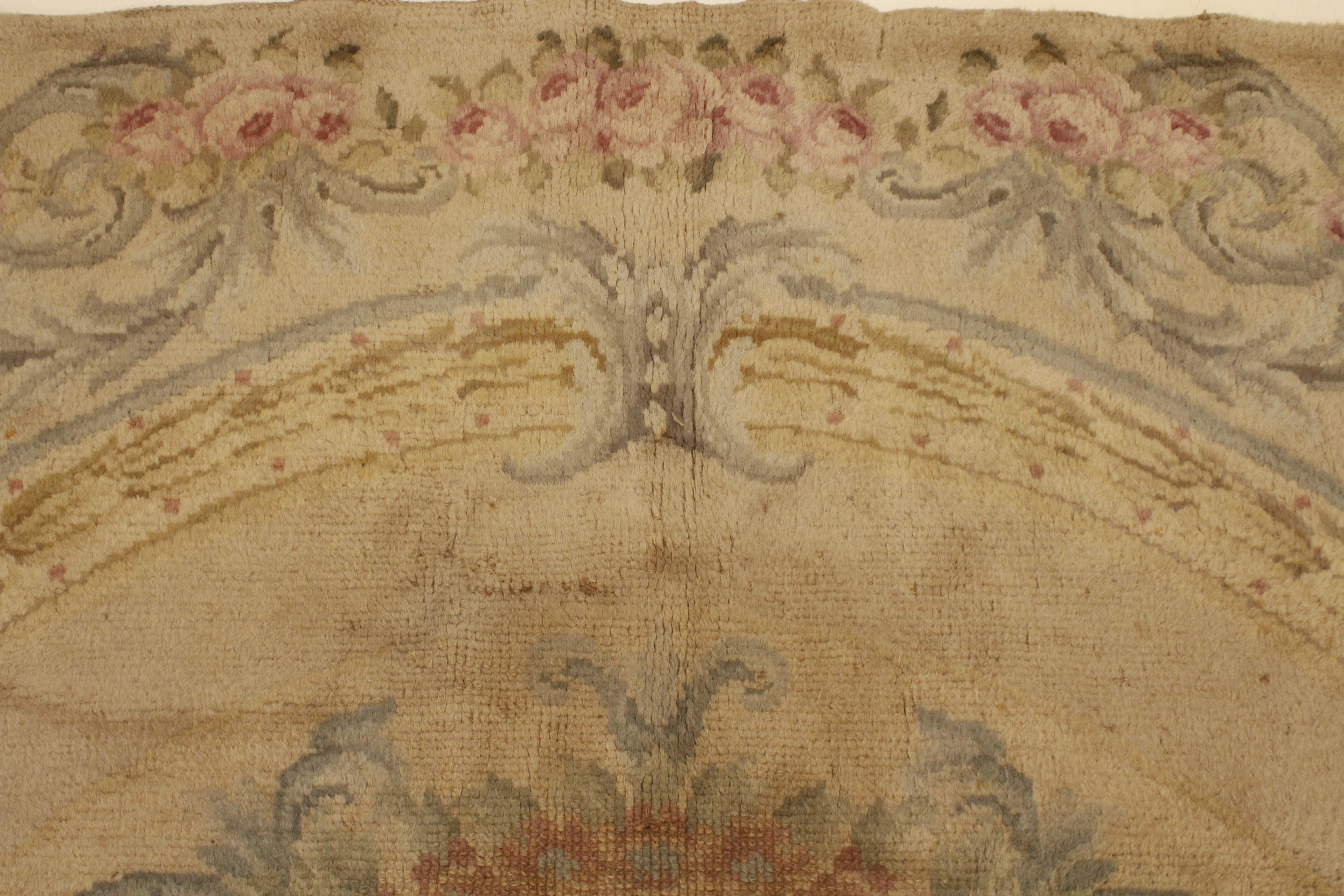 XX secolo Tappeto antico Shabby Chic spagnolo Savonnerie in colori pastello in vendita