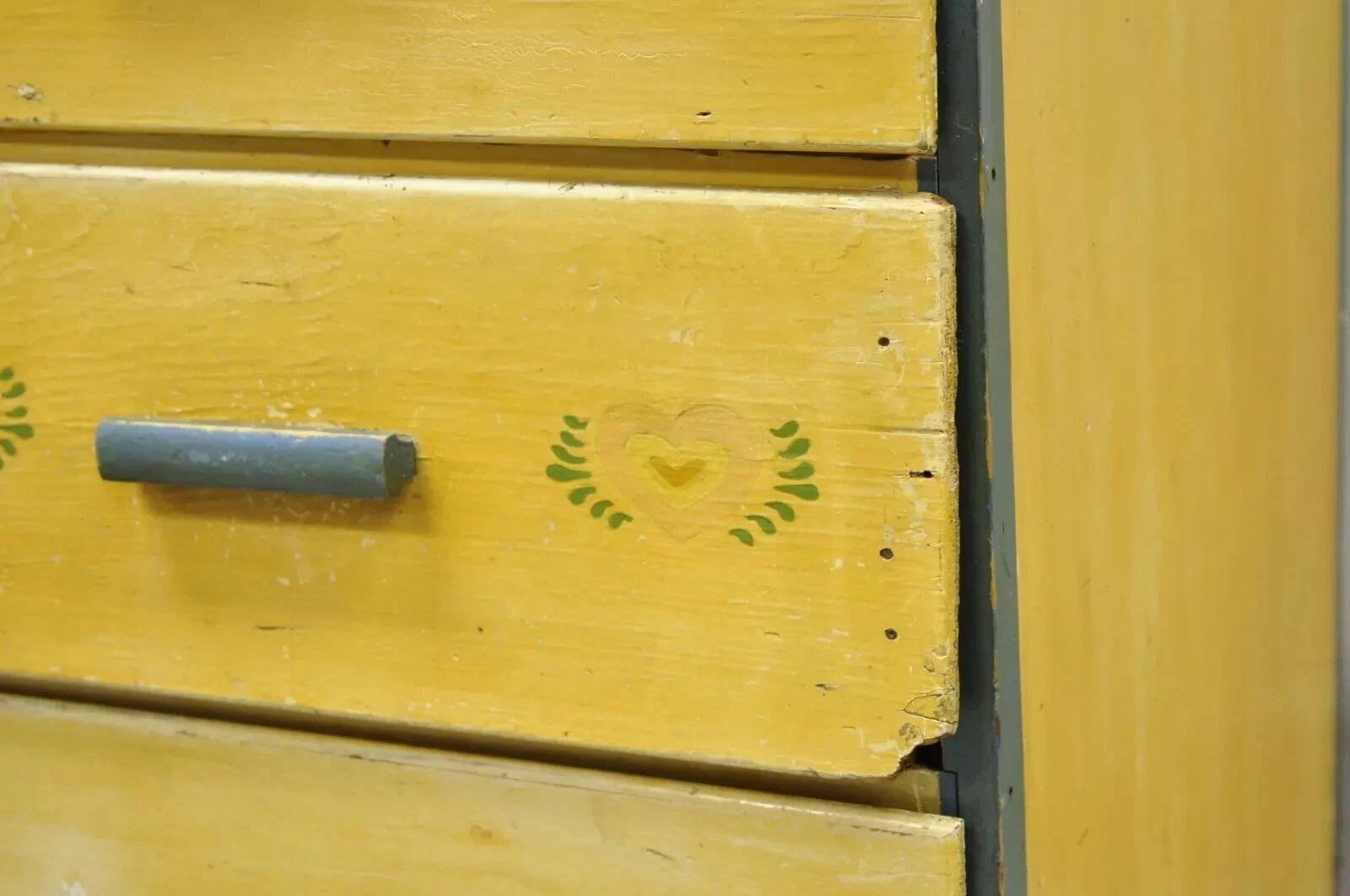 Antique Shabby Chic Yellow Green Distress Painted 4 Drawer Dresser Nightstand In Good Condition For Sale In Philadelphia, PA