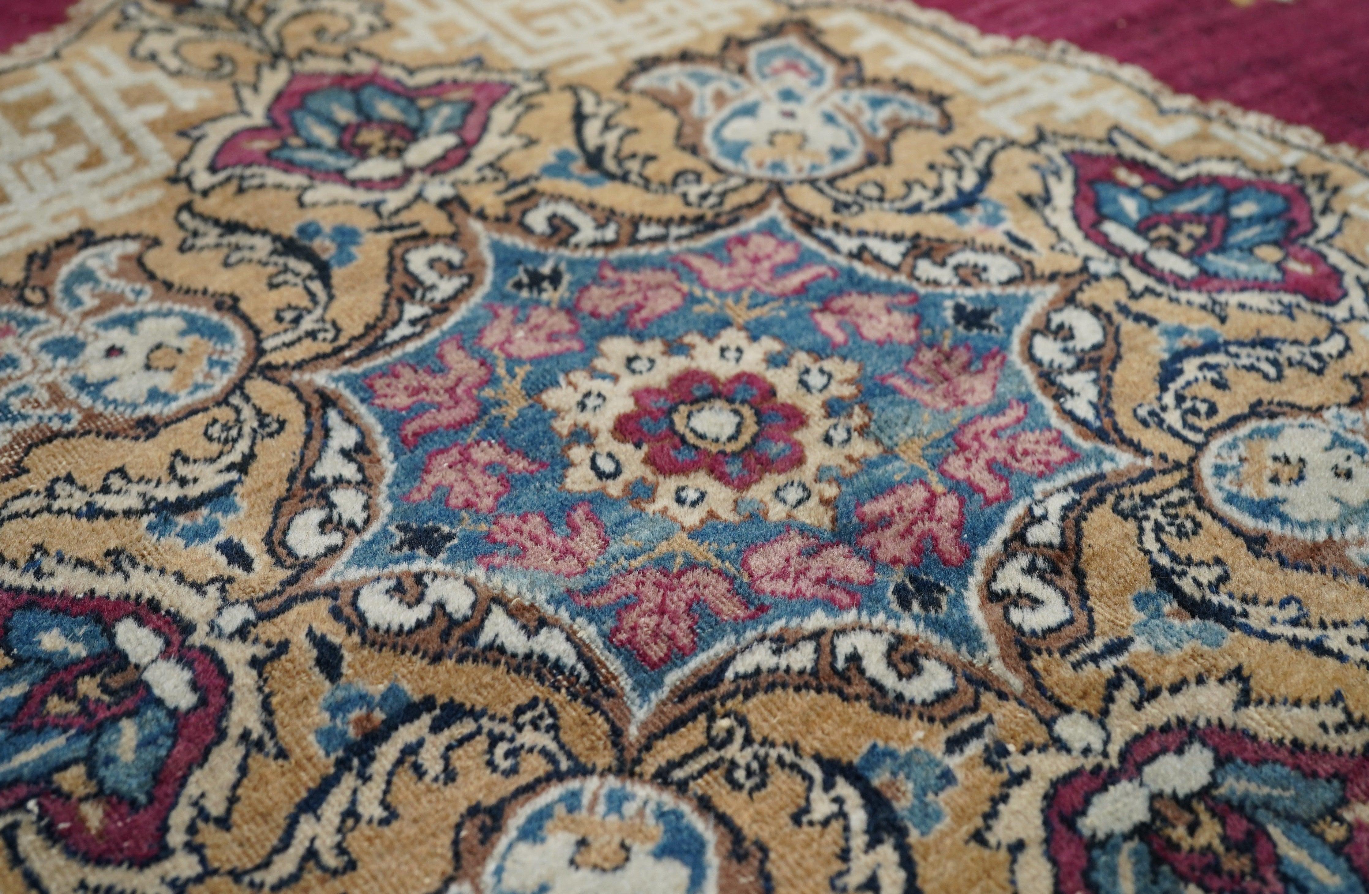 Noué à la main Tapis ancien Shabi Sheek Kerman 5'4'' x 8'0'' (en anglais) en vente