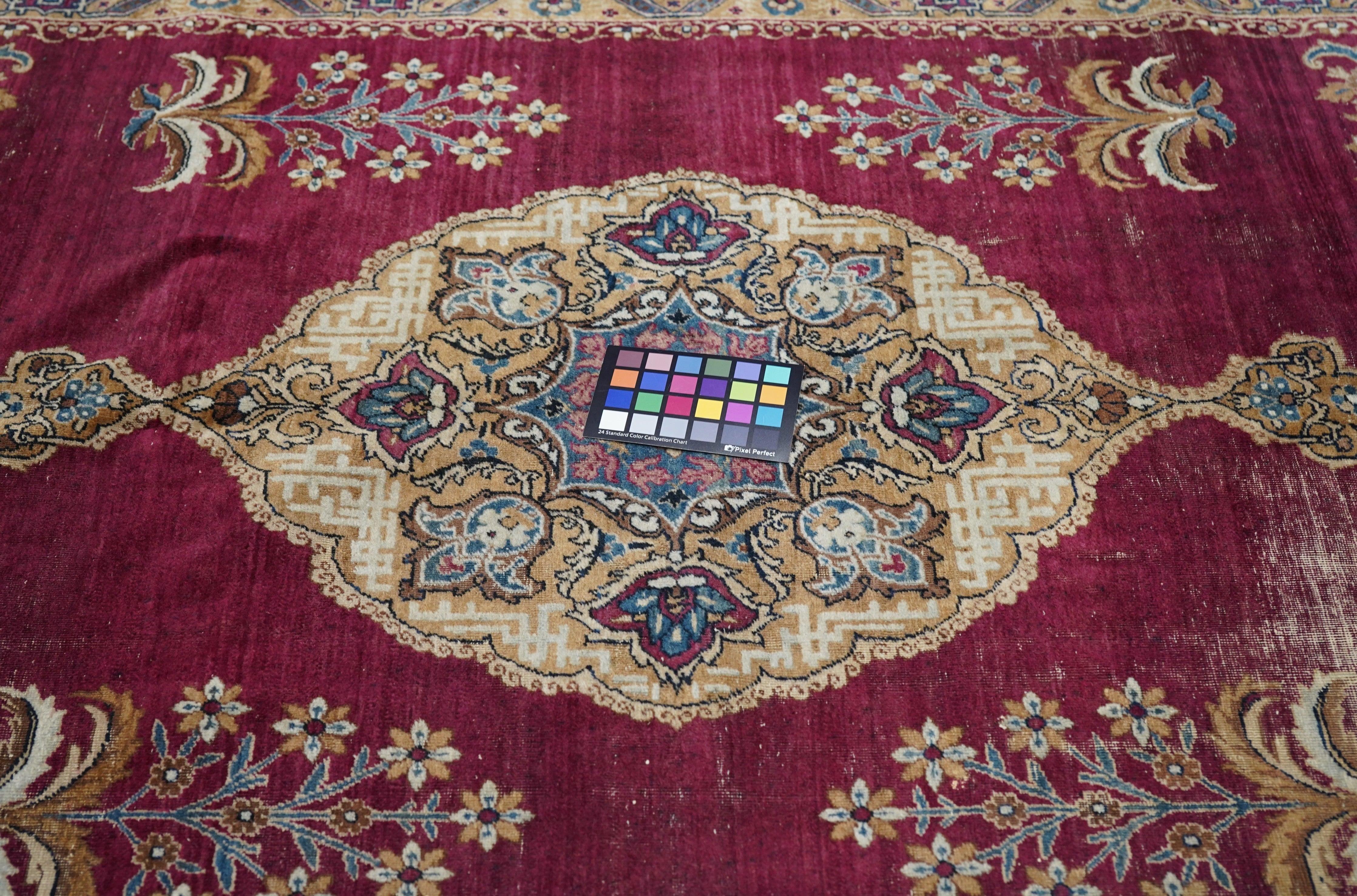Tapis ancien Shabi Sheek Kerman 5'4'' x 8'0'' (en anglais) État moyen - En vente à New York, NY