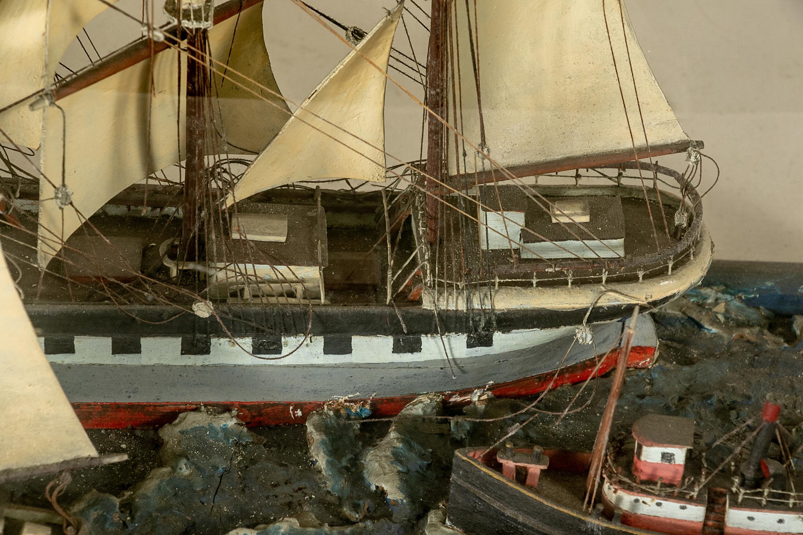 Diorama de maquettes de bateaux dans une boîte d'ombres ancienne en vente 3