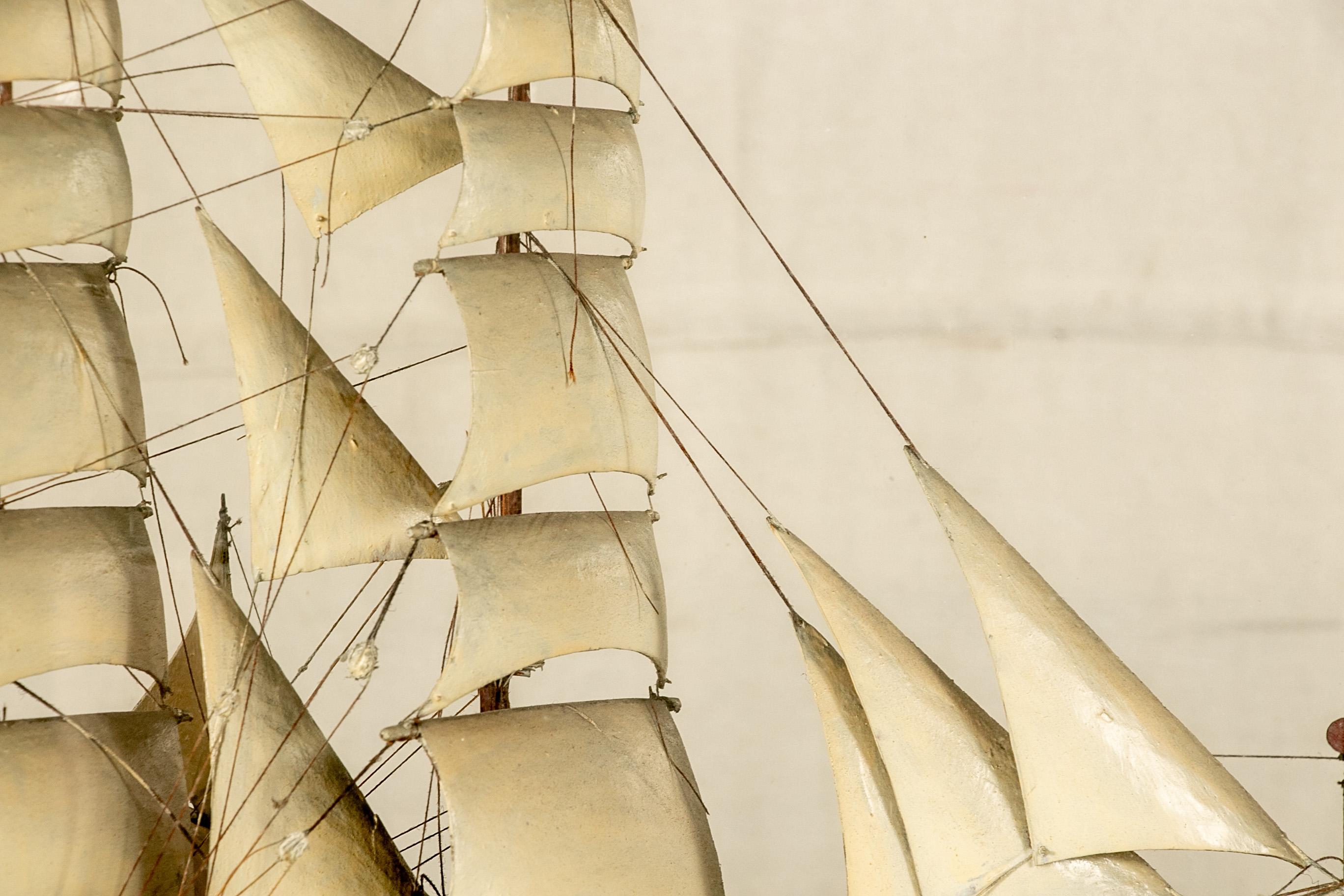 Diorama de maquettes de bateaux dans une boîte d'ombres ancienne en vente 9